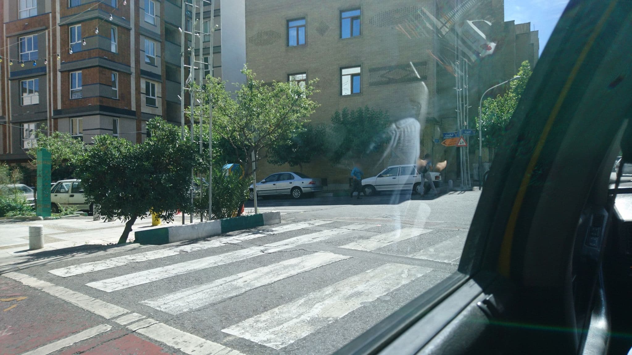 Street view near hotele arvinهتل آروين, Tehran — © shahshahr (CC BY-SA · Mapillary)