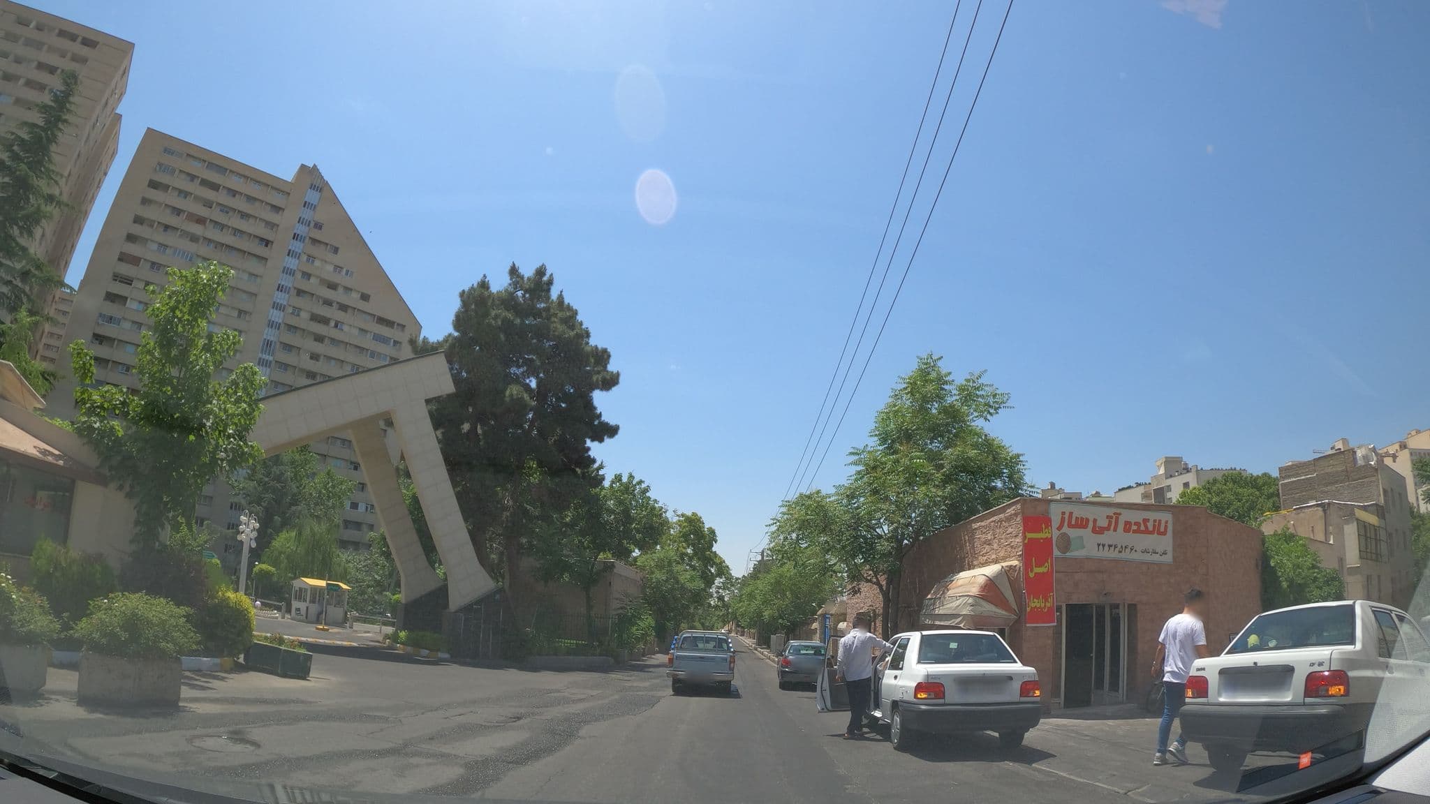 Street view near Espinas Palace Hotel, Shahrak-e Qods — © bigbang001 (CC BY-SA · Mapillary)