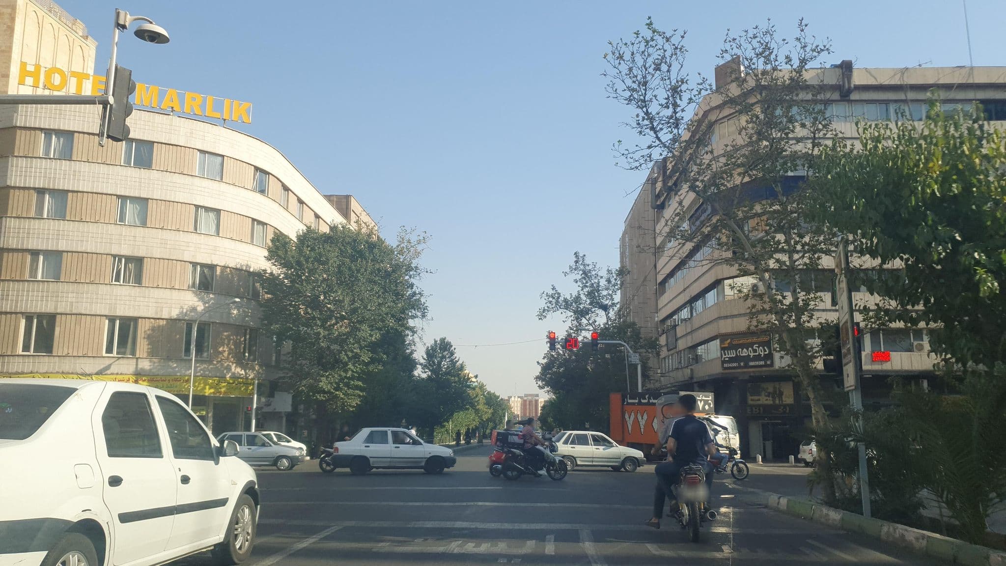 Street view near Marlik Hotel | هتل مارلیک, Tehran — © deleted_user (CC BY-SA · Mapillary)