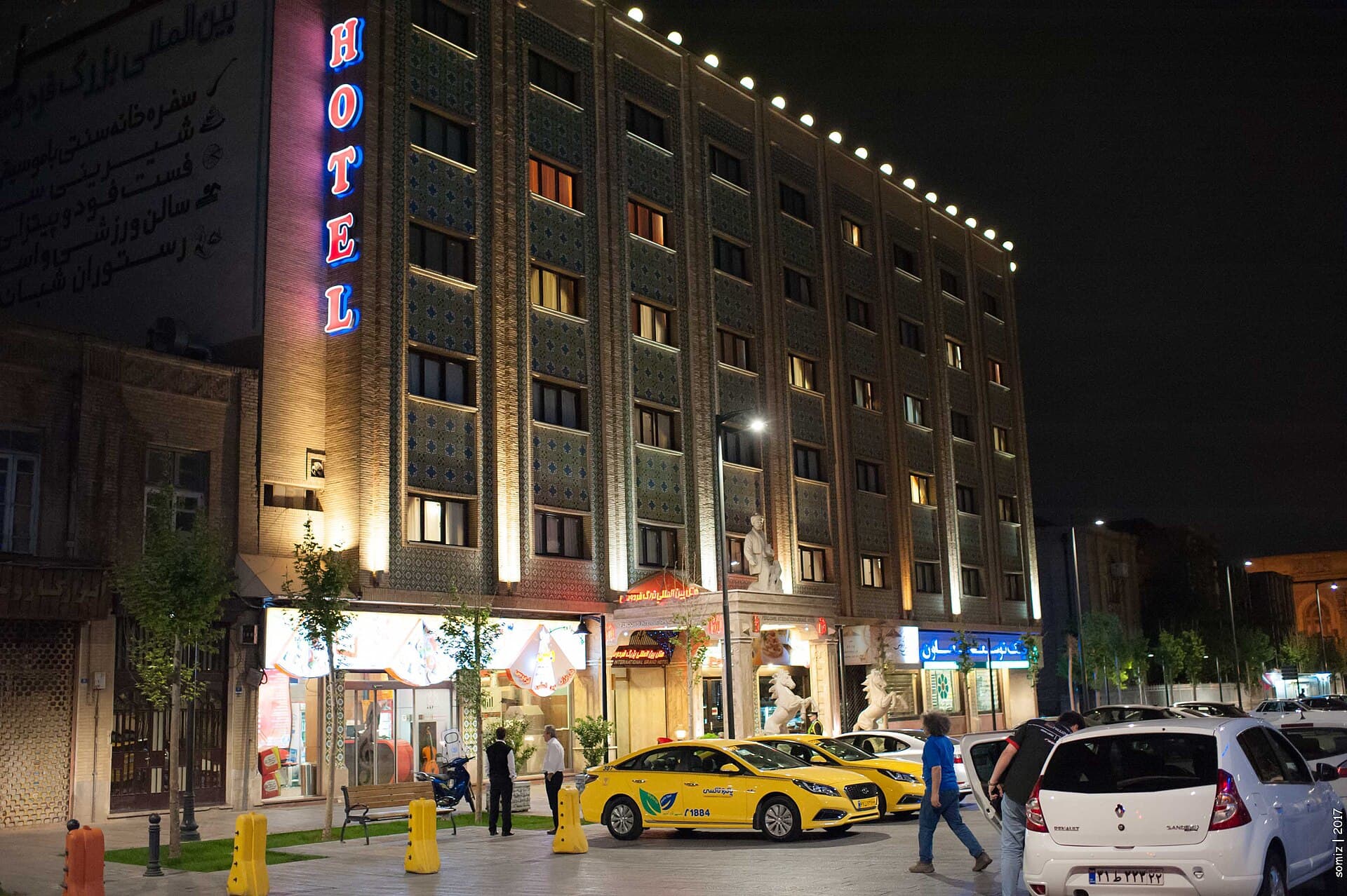 Ferdowsi Grand Hotel | هتل بزرگ فردوسی (via Wikimedia Commons, CC BY-SA 2.0)