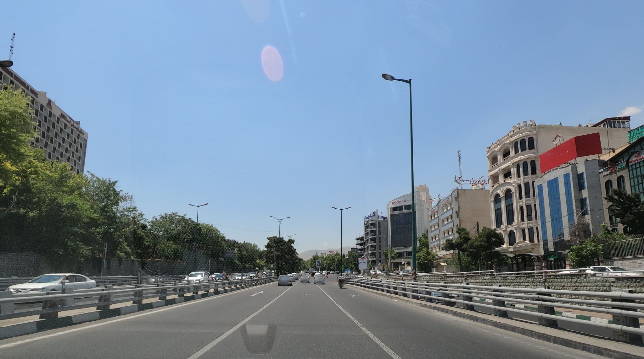 Street view near Otag 336 hotel esteglal, Tajrīsh — © bigbang001 (CC BY-SA · Mapillary)