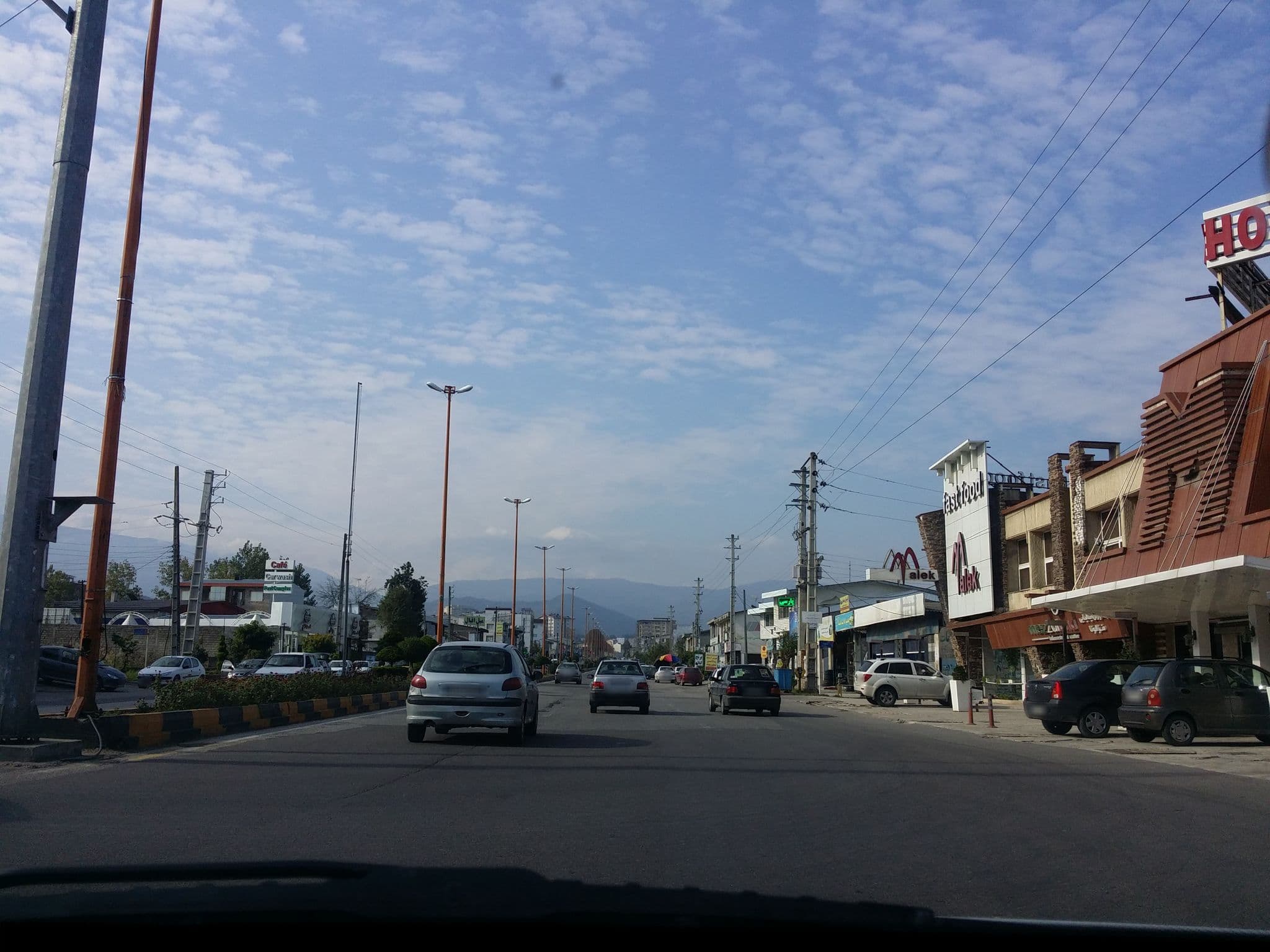 Street view near azadi khazar hotel, Eshkārdasht — © pilsa (CC BY-SA · Mapillary)