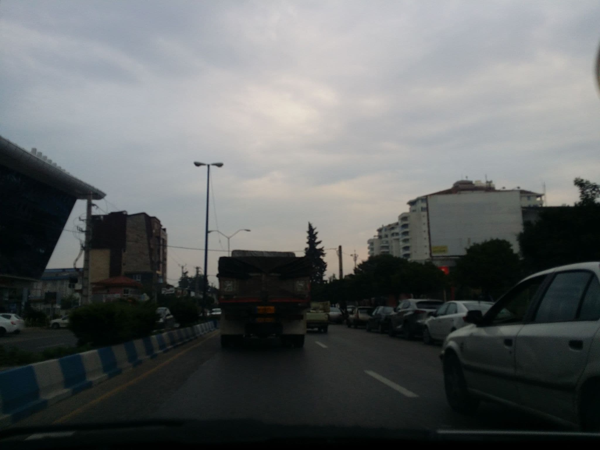 Street view near Ghoo Middle East Diamond | قو ‌الماس خاور میانه, Salmānshahr — © pilsa (CC BY-SA · Mapillary)