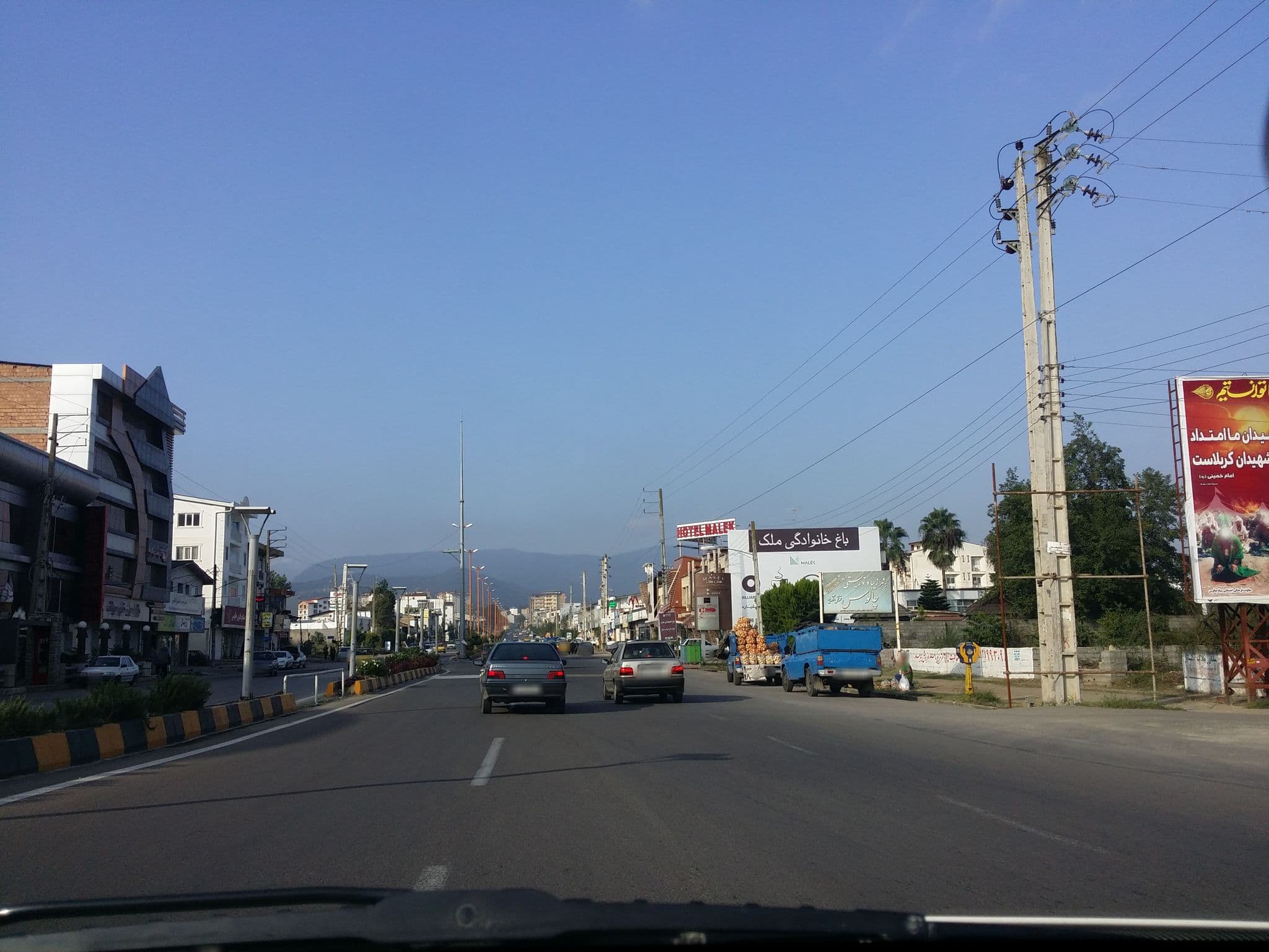 Street view near Kourosh Hotel | هتل کورش, Eshkārdasht — © pilsa (CC BY-SA · Mapillary)
