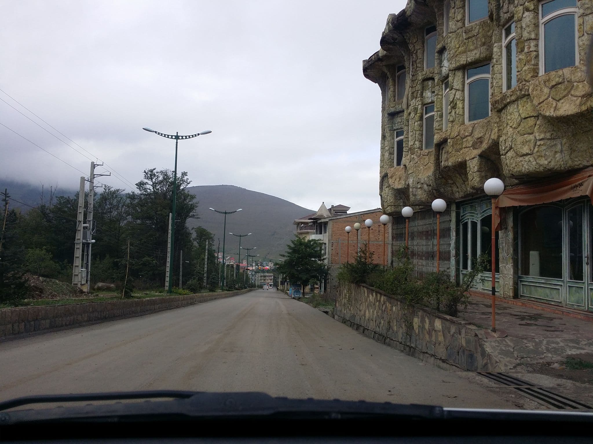 Street view near Hotel Takht-E-Jamshid, Kalārdasht — © pilsa (CC BY-SA · Mapillary)