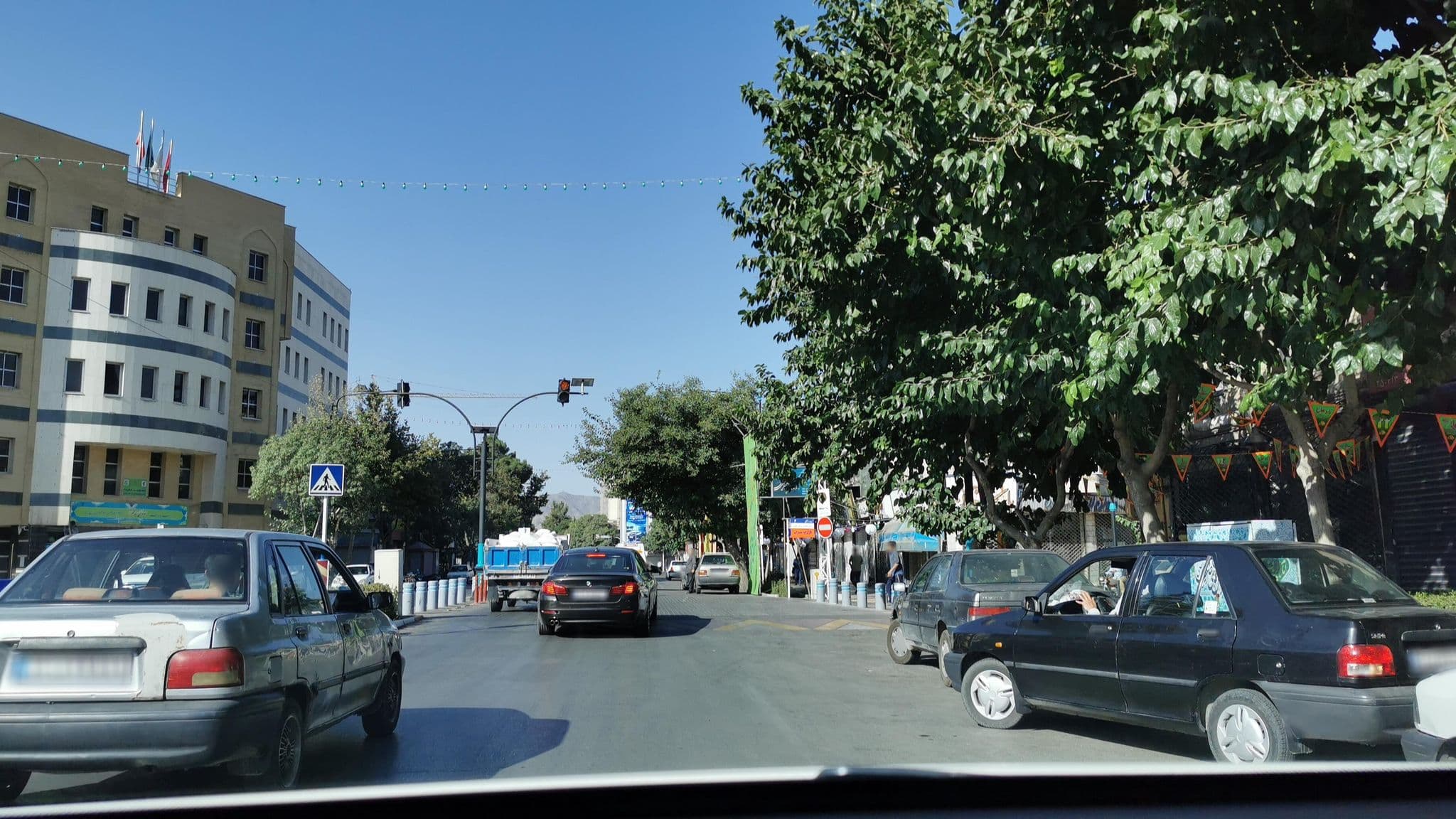 Street view near Hotel Sina, Mashhad — © kesler (CC BY-SA · Mapillary)