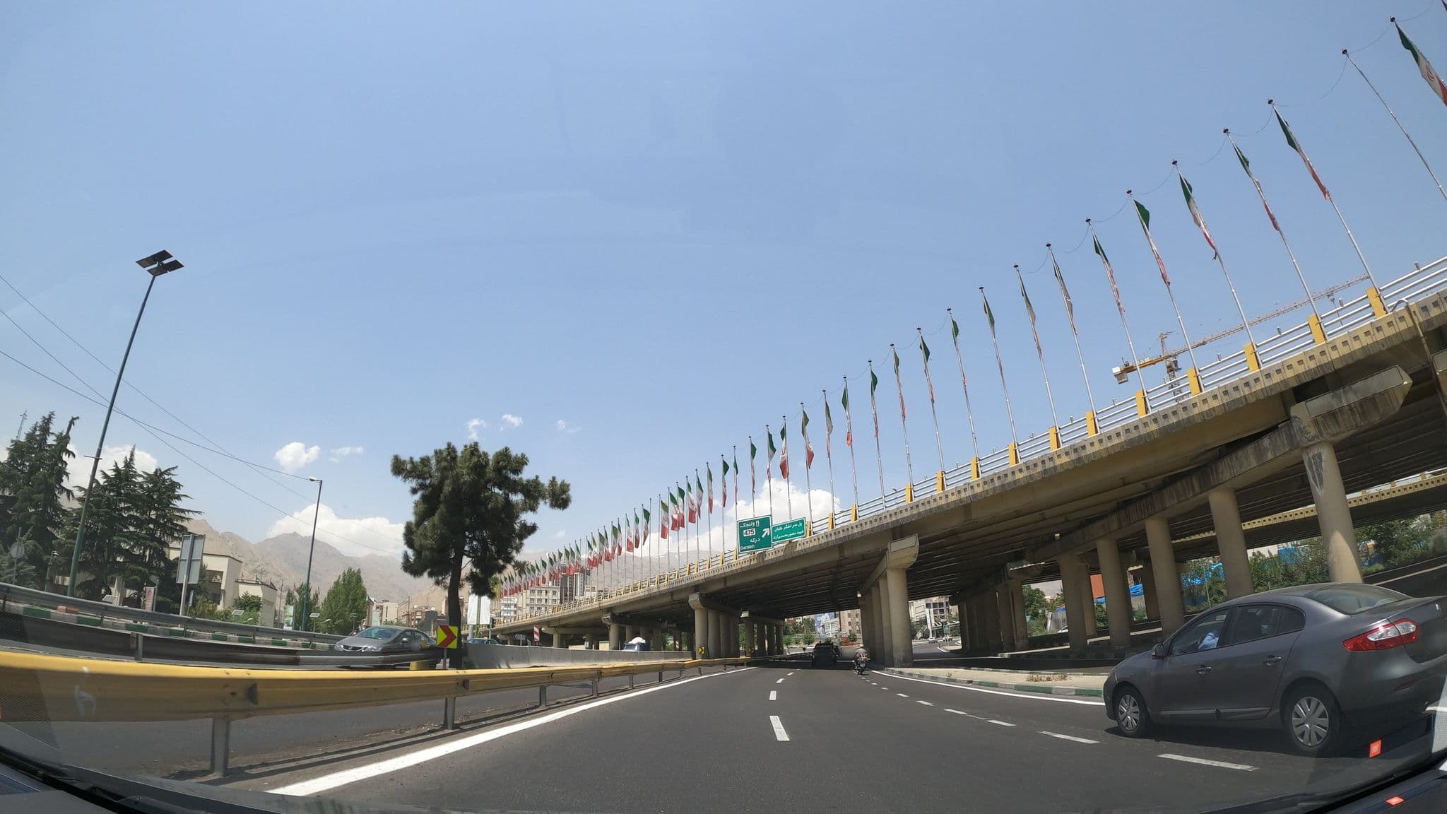 Street view near اتاقمون, Tajrīsh — © bigbang001 (CC BY-SA · Mapillary)