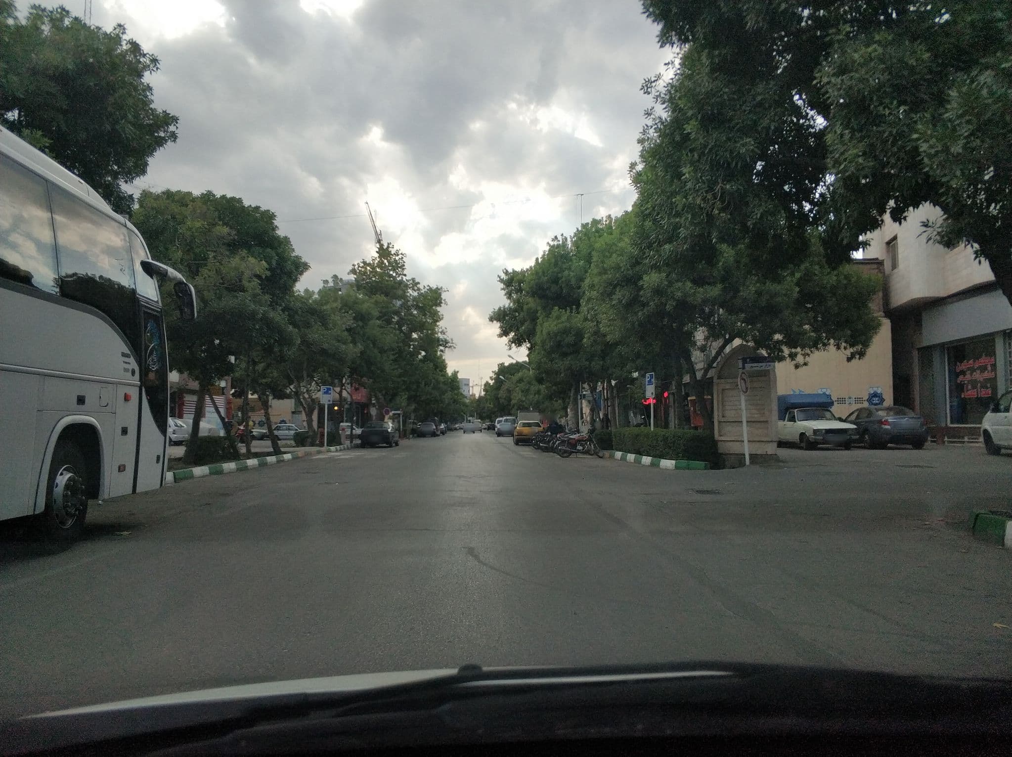 Street view near هتل بين المللي هفت آسمان مشهد, Mashhad — © hota (CC BY-SA · Mapillary)