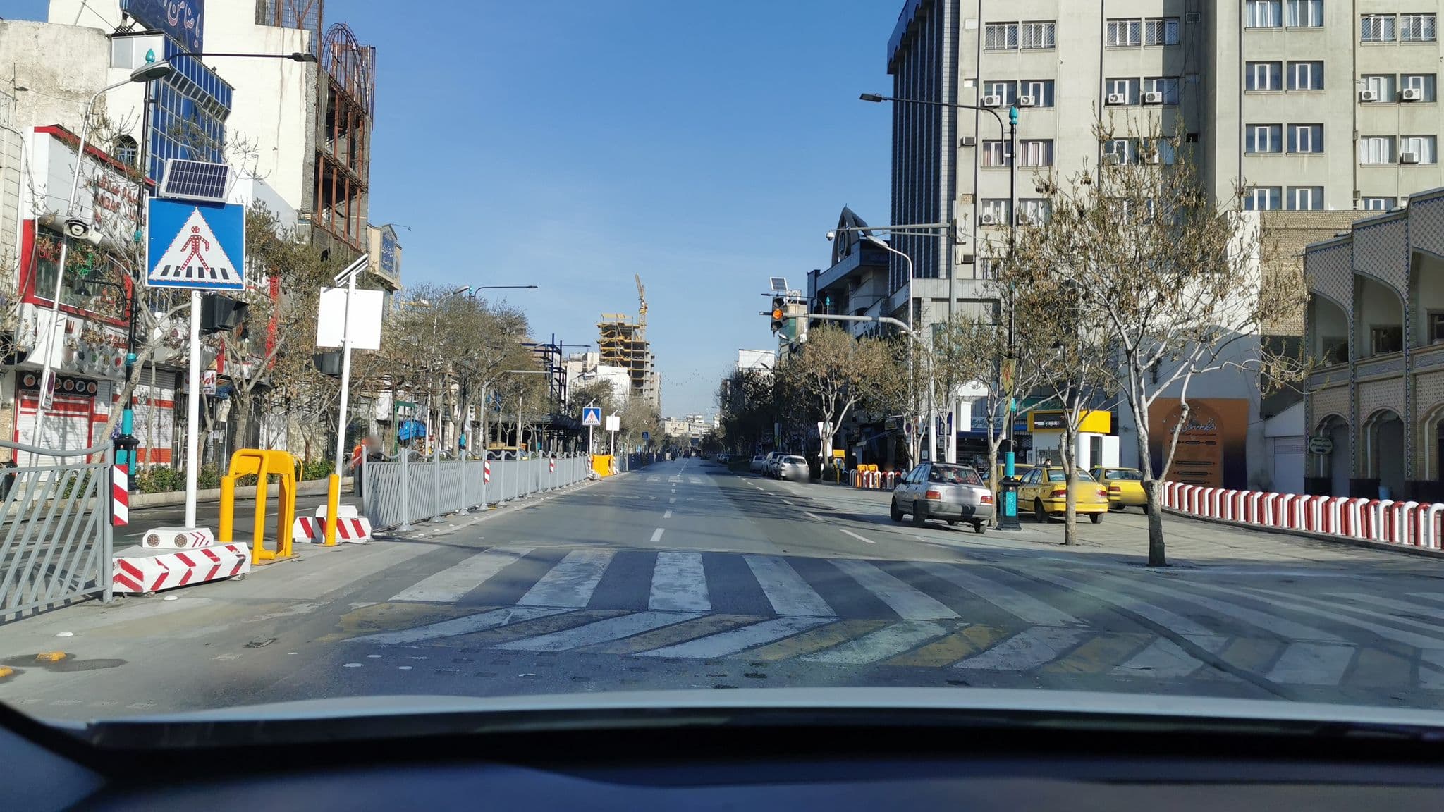 Street view near هتل آپارتمان بیستون, Mashhad — © kesler (CC BY-SA · Mapillary)