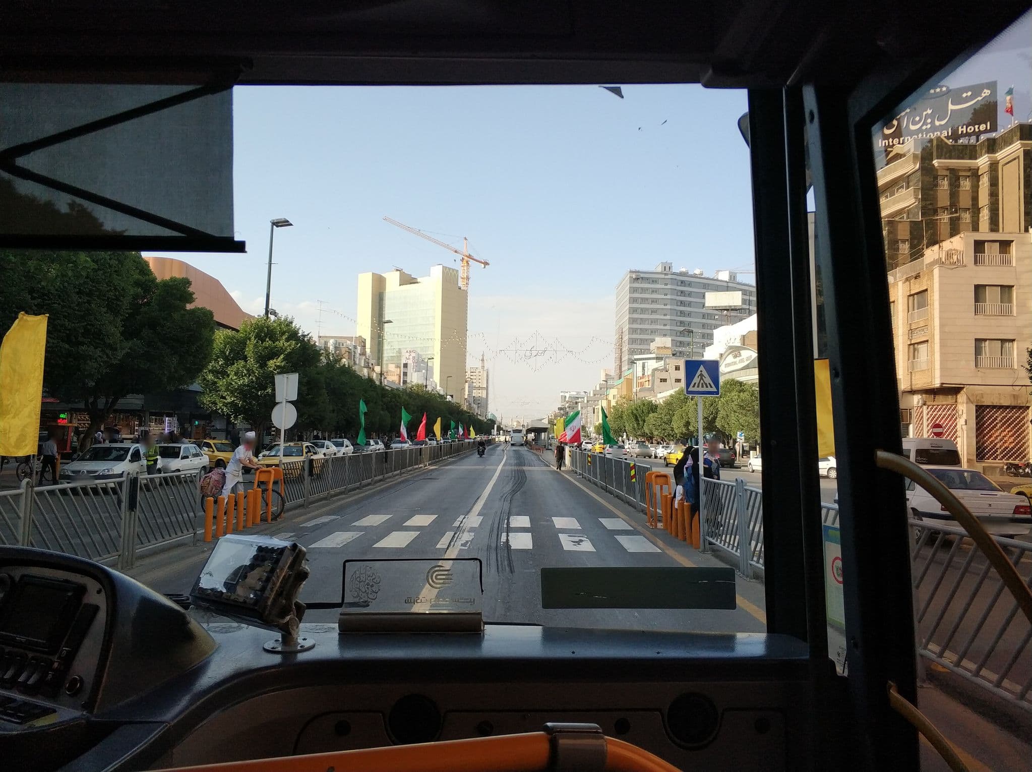 Street view near هتل آپارتمان عمارت, Mashhad — © hota (CC BY-SA · Mapillary)