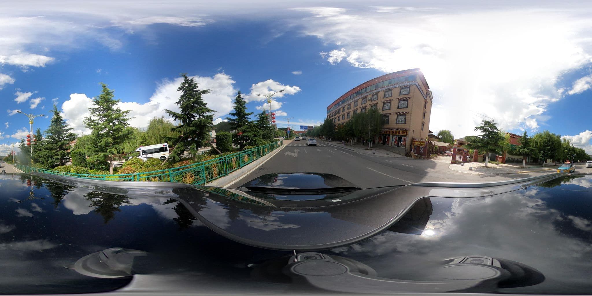 Street view near 风山林卡大酒店 Feng Shan Lin Ka Hotel, Shangri-La — © adirricor (CC BY-SA · Mapillary)