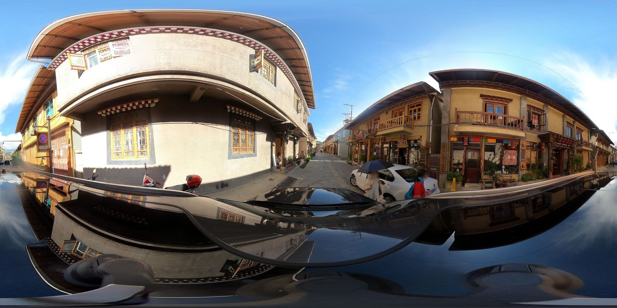 Street view near King Gesar Guesthouse 香格里拉格萨吉布客栈, Shangri-La — © adirricor (CC BY-SA · Mapillary)