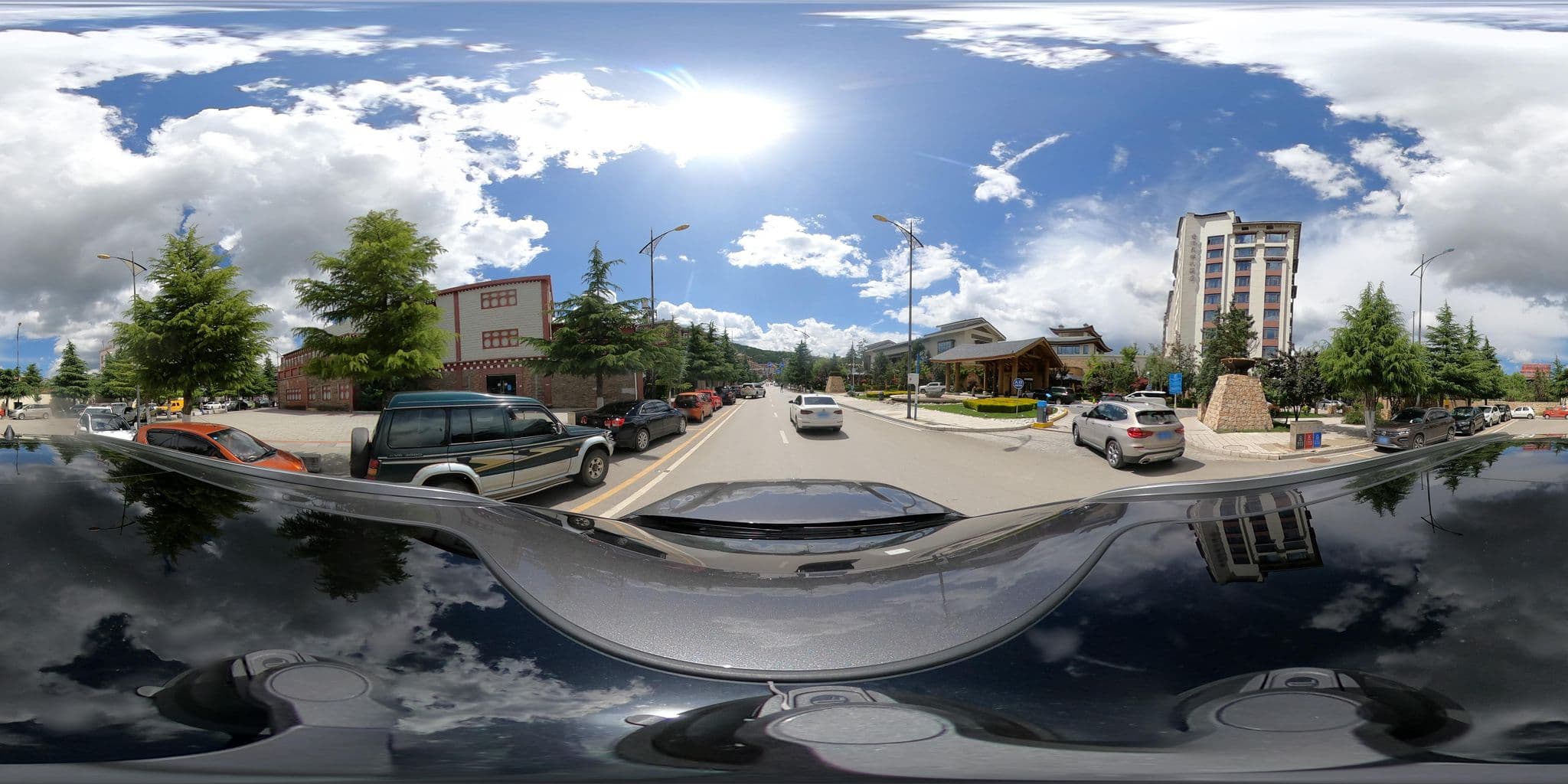 Street view near Hylandia by Shangri-la, Shangri-La — © adirricor (CC BY-SA · Mapillary)