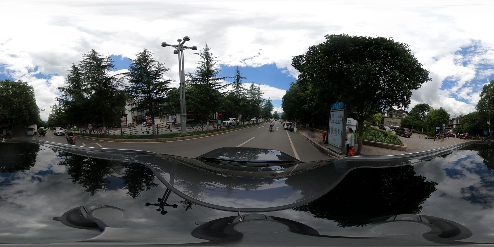 Street view near 木心十抄木雕艺术精品客栈, Lijiang — © adirricor (CC BY-SA · Mapillary)