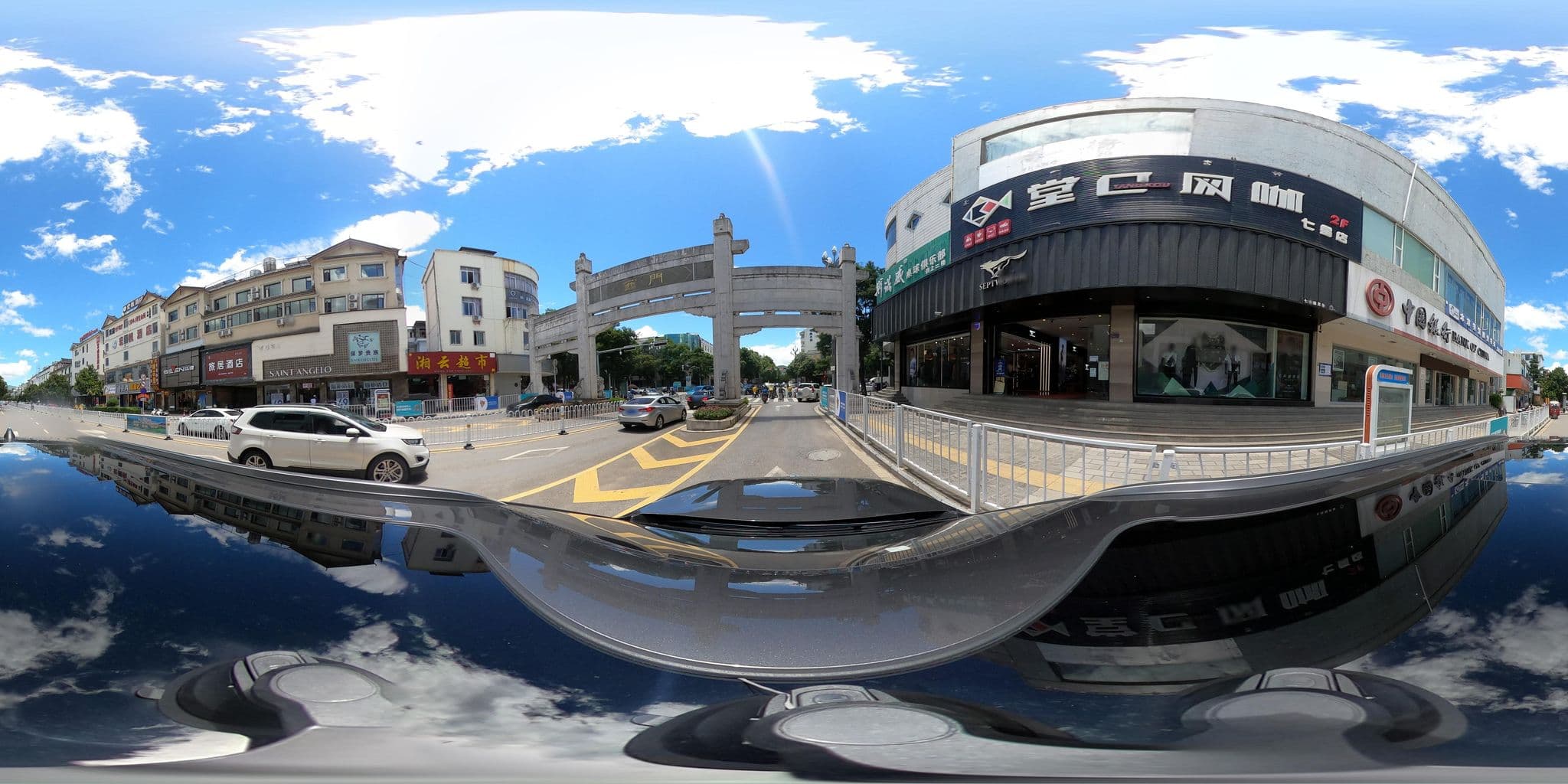 Street view near 丽江民航蓝天酒店, Lijiang — © adirricor (CC BY-SA · Mapillary)