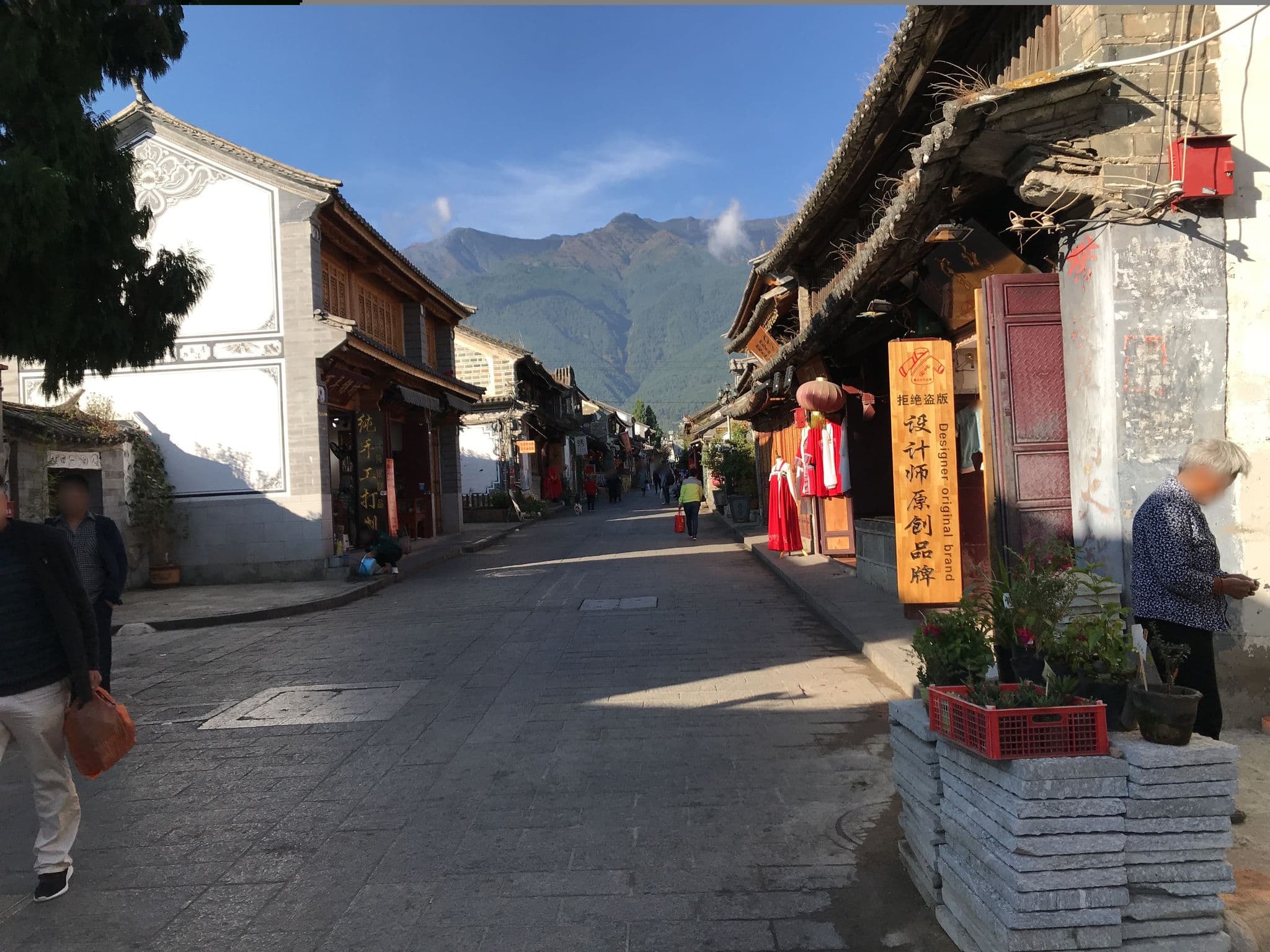 Street view near 古城客栈, Dali Old Town — © tao (CC BY-SA · Mapillary)