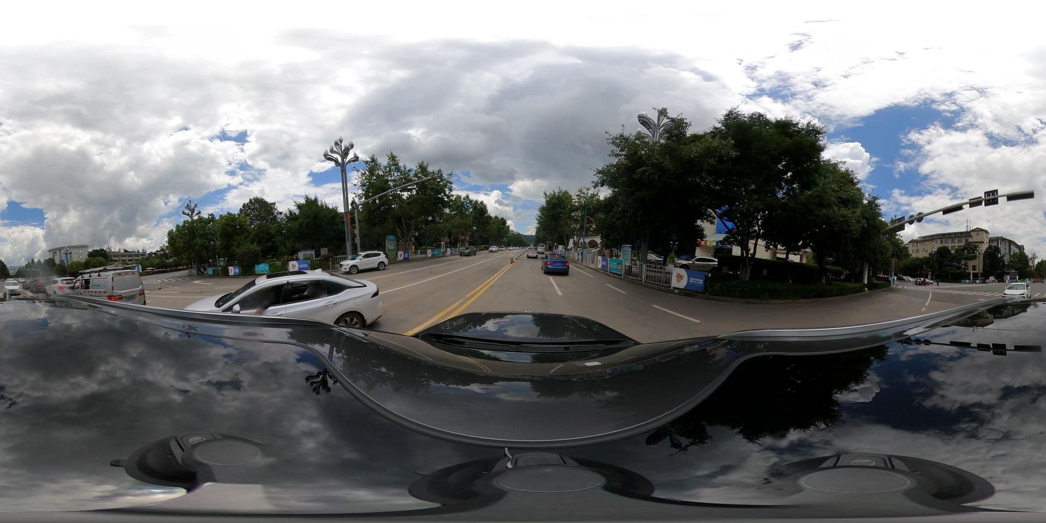 Street view near 丽江当时丽江森森爱家酒店, Lijiang — © adirricor (CC BY-SA · Mapillary)