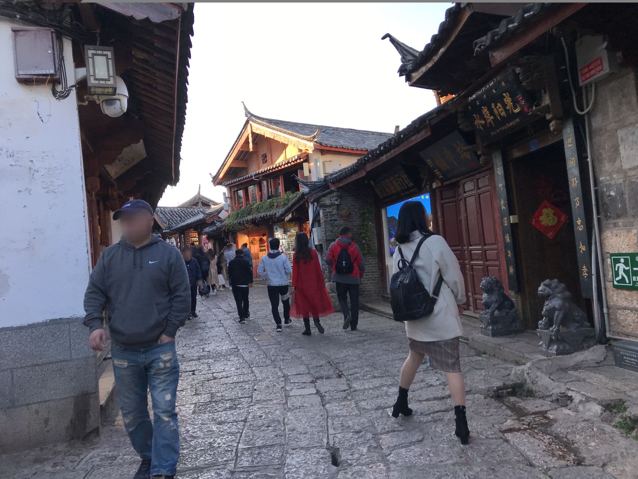Street view near 废弃丽江央金玛客栈, Lijiang — © tao (CC BY-SA · Mapillary)