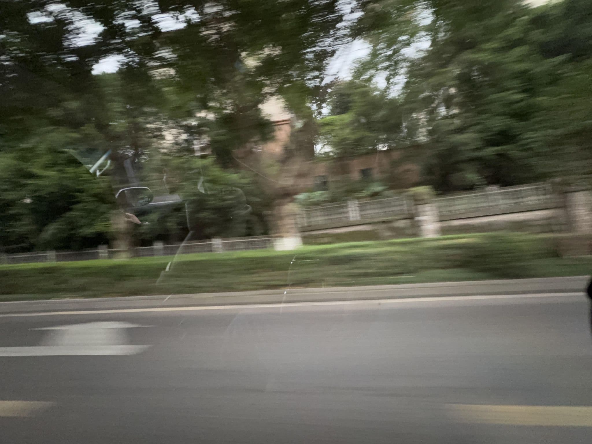 Street view near 泸州东珠宾馆, Luzhou — © steve032 (CC BY-SA · Mapillary)
