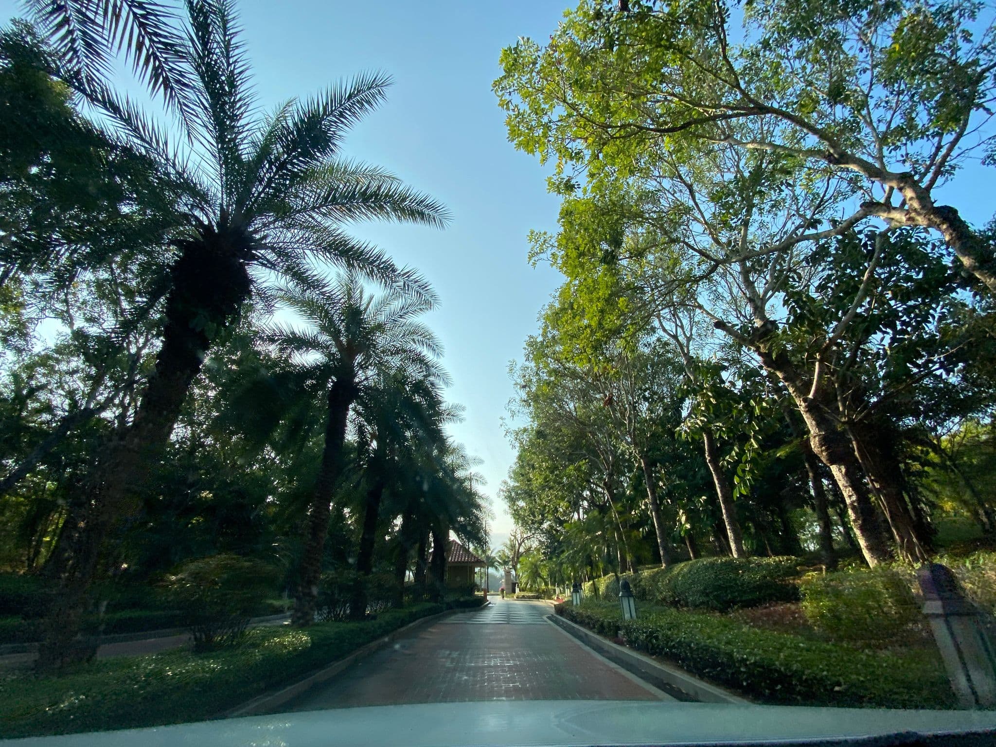 Street view near 三亚海棠湾善缘旅馆, Sanya — © adirricor (CC BY-SA · Mapillary)