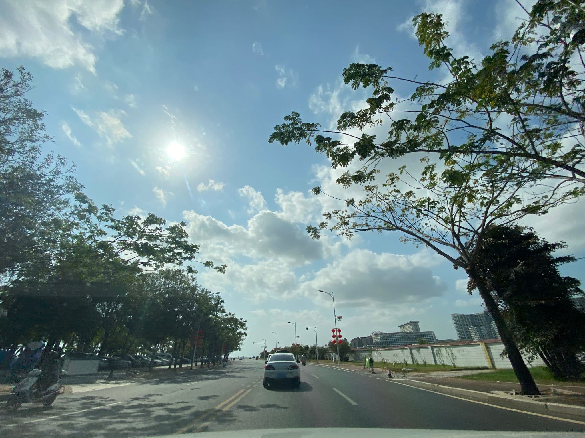 Street view near 三亚小海丫公寓, Sanya — © adirricor (CC BY-SA · Mapillary)