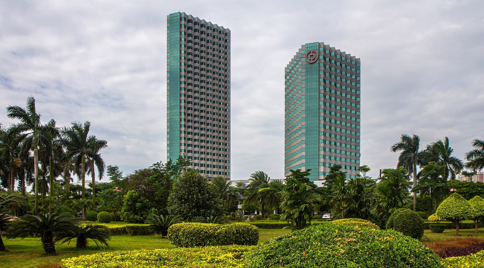 潭江半岛酒店 Pantower International Hotel (via Wikimedia Commons, CC BY-SA 3.0)