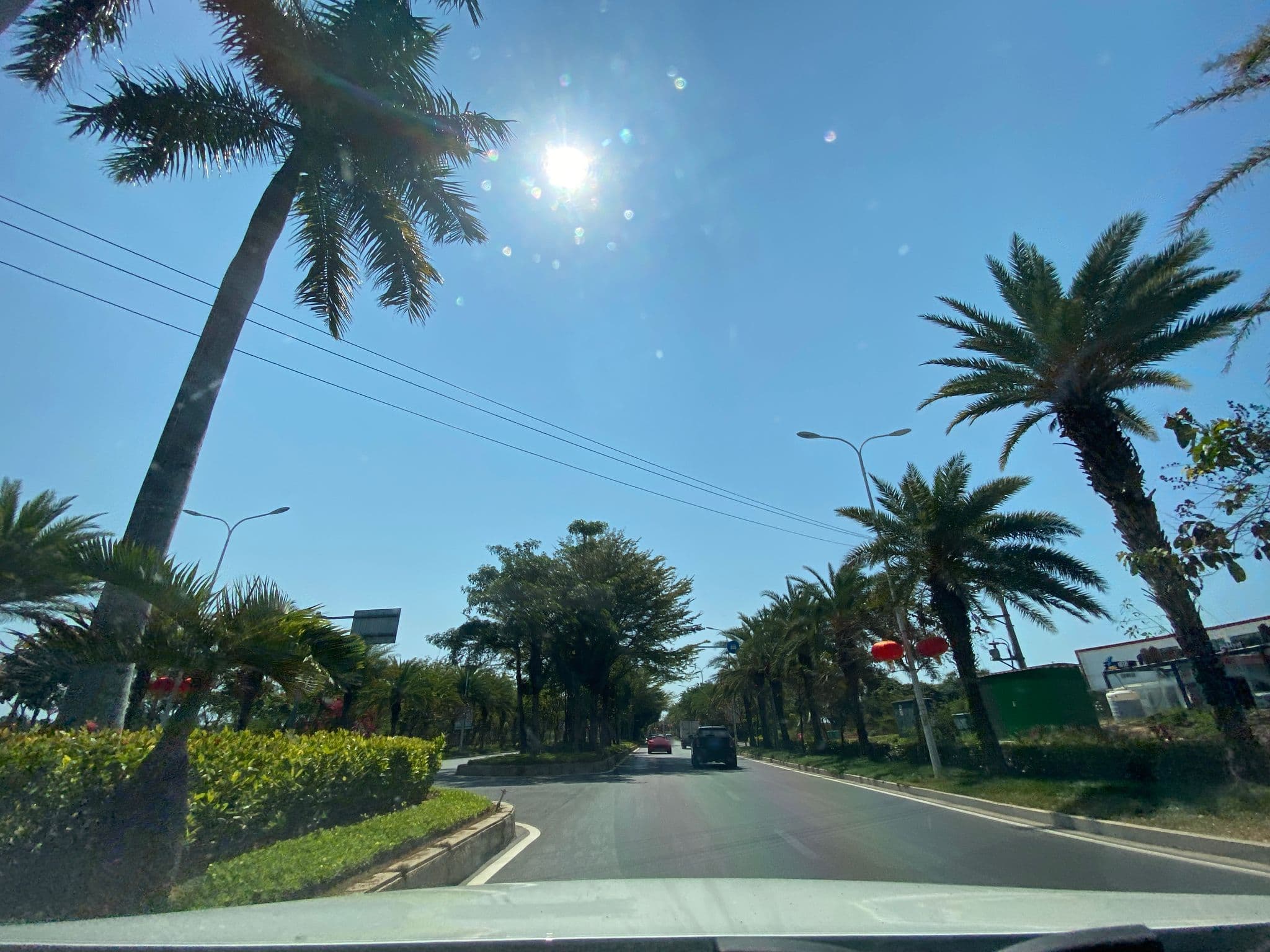 Street view near 三亚海棠湾康喜龙海商务酒店, Sanya — © adirricor (CC BY-SA · Mapillary)