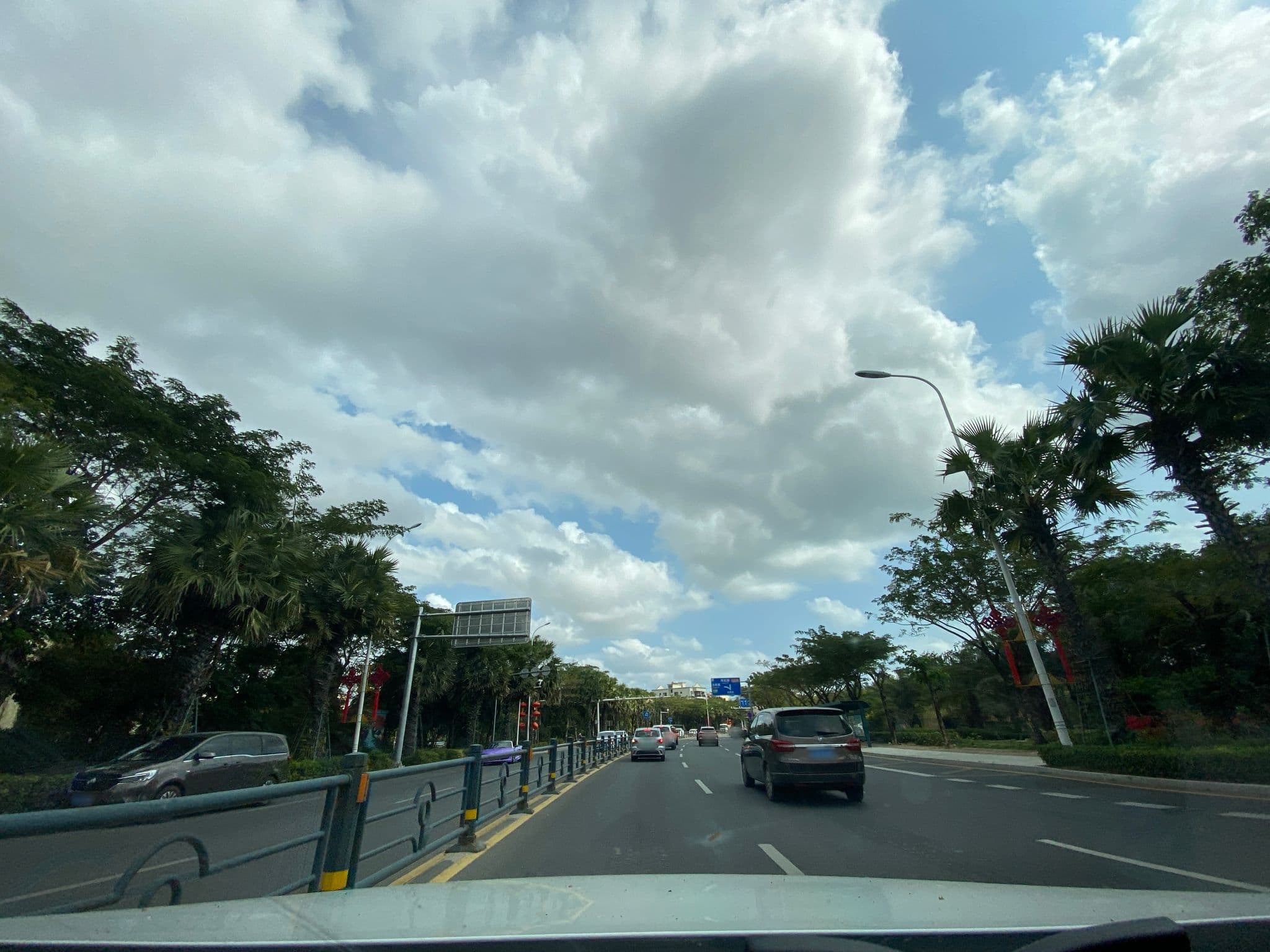 Street view near 三亚天天如家客栈, Sanya — © adirricor (CC BY-SA · Mapillary)