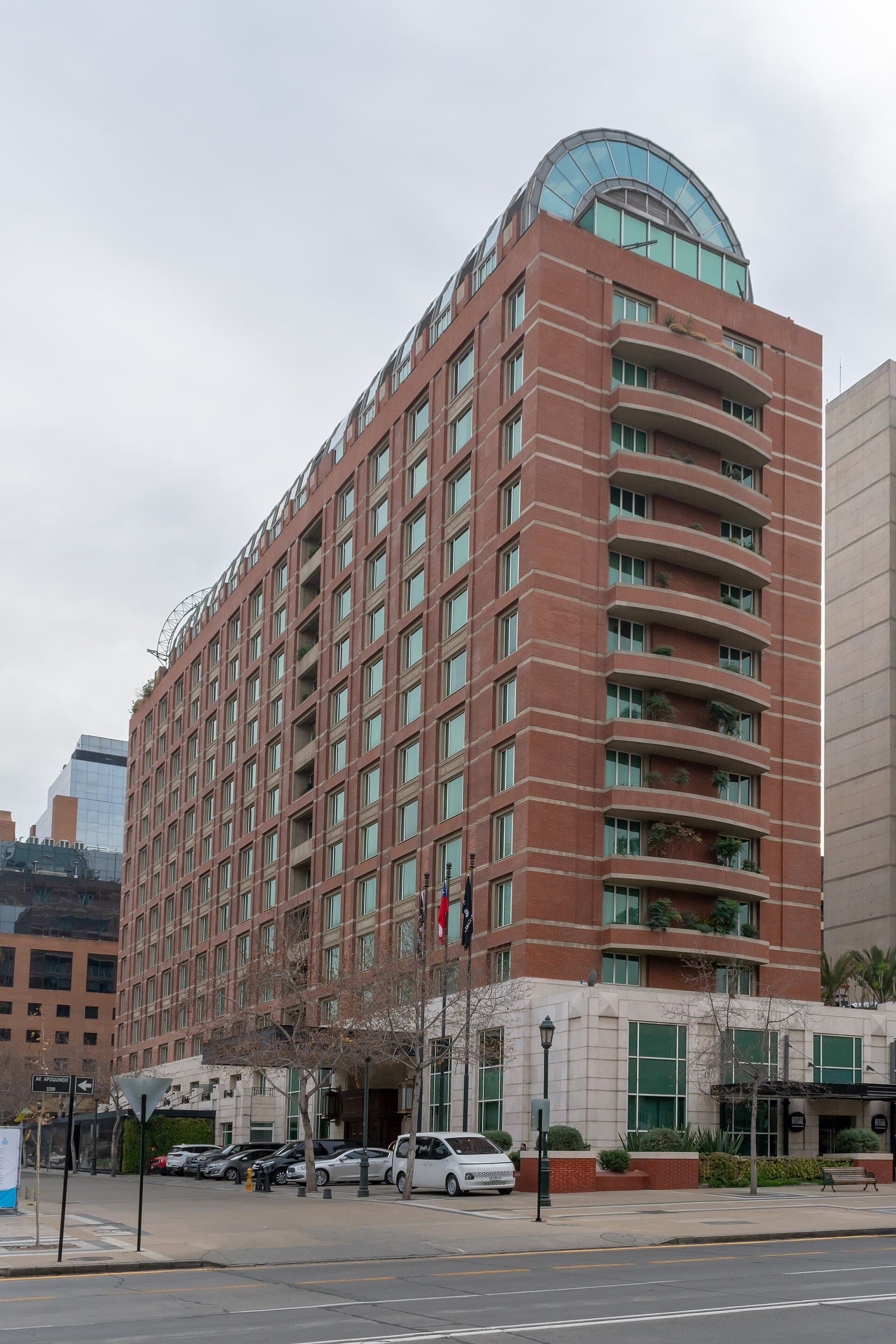 The Ritz-Carlton (via Wikimedia Commons, CC BY-SA 4.0)