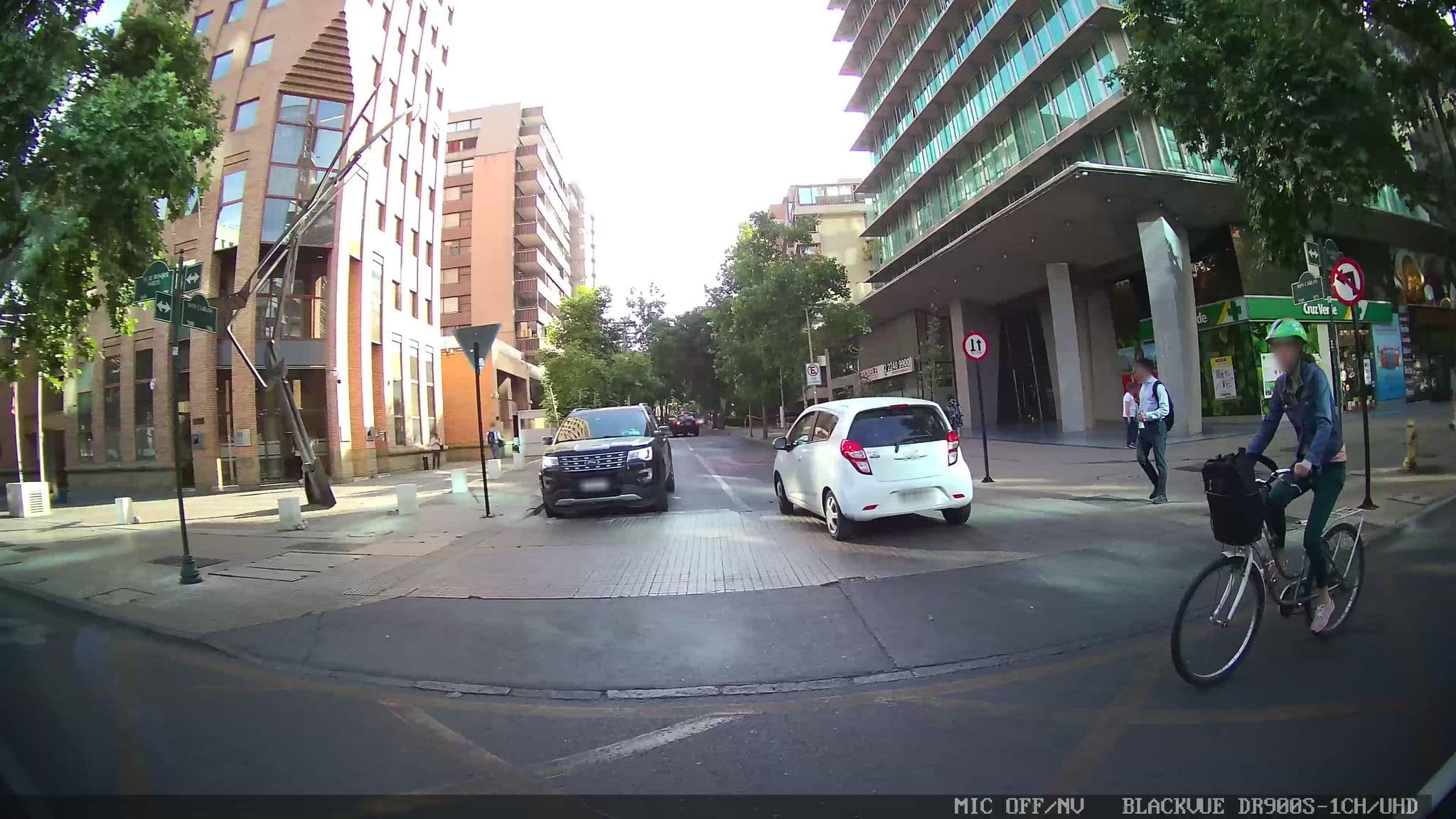 Street view near Eurotel El Bosque, Ñuñoa — © kaart_3 (CC BY-SA · Mapillary)