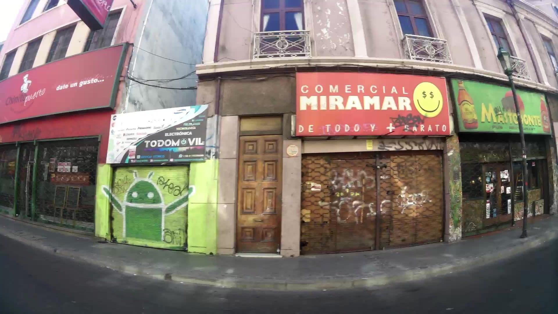 Street view near Casa Ayukelen, Valparaíso