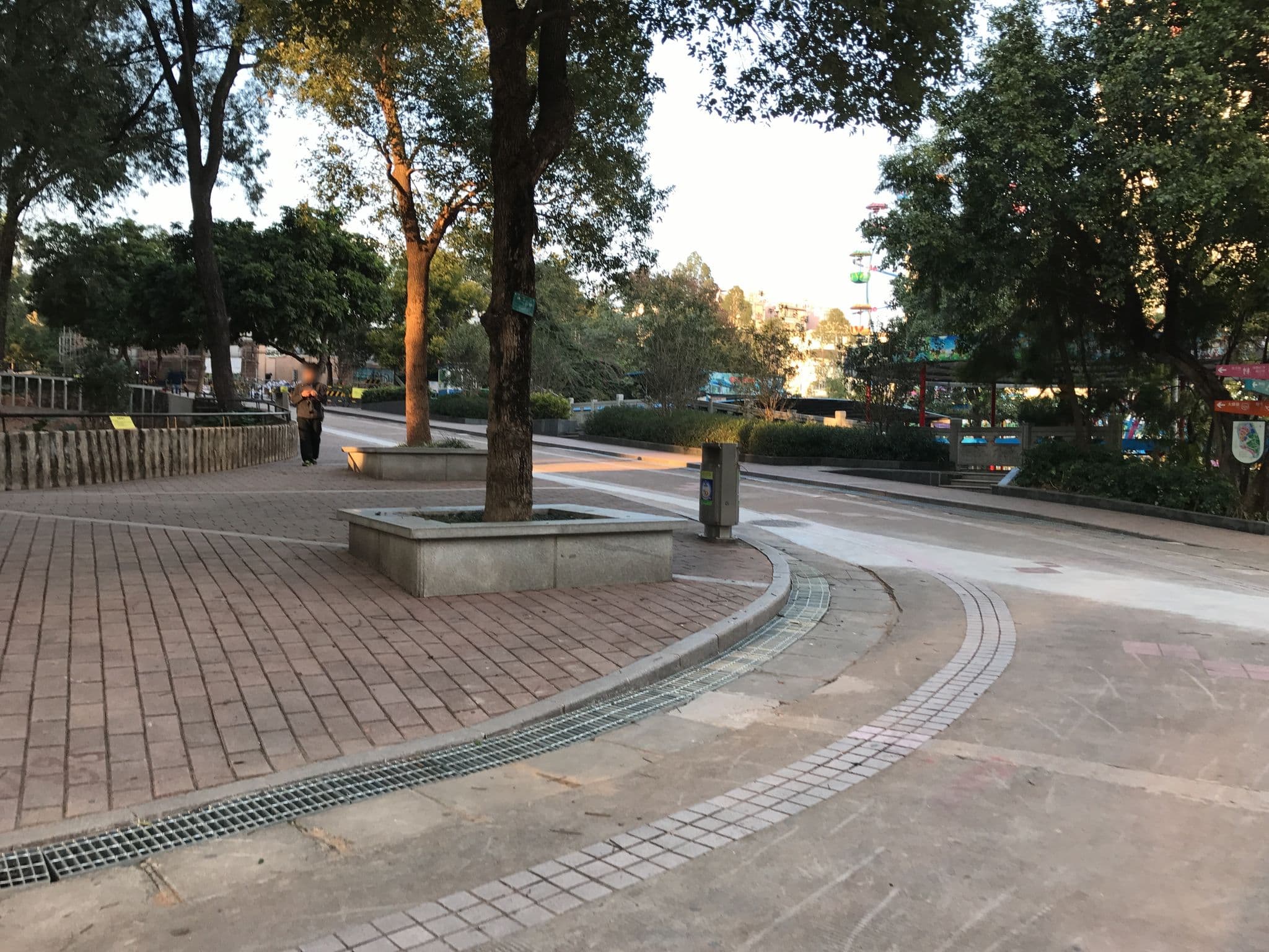 Street view near 七天连锁酒店（动物园总站店）, Guangzhou — © yubin (CC BY-SA · Mapillary)