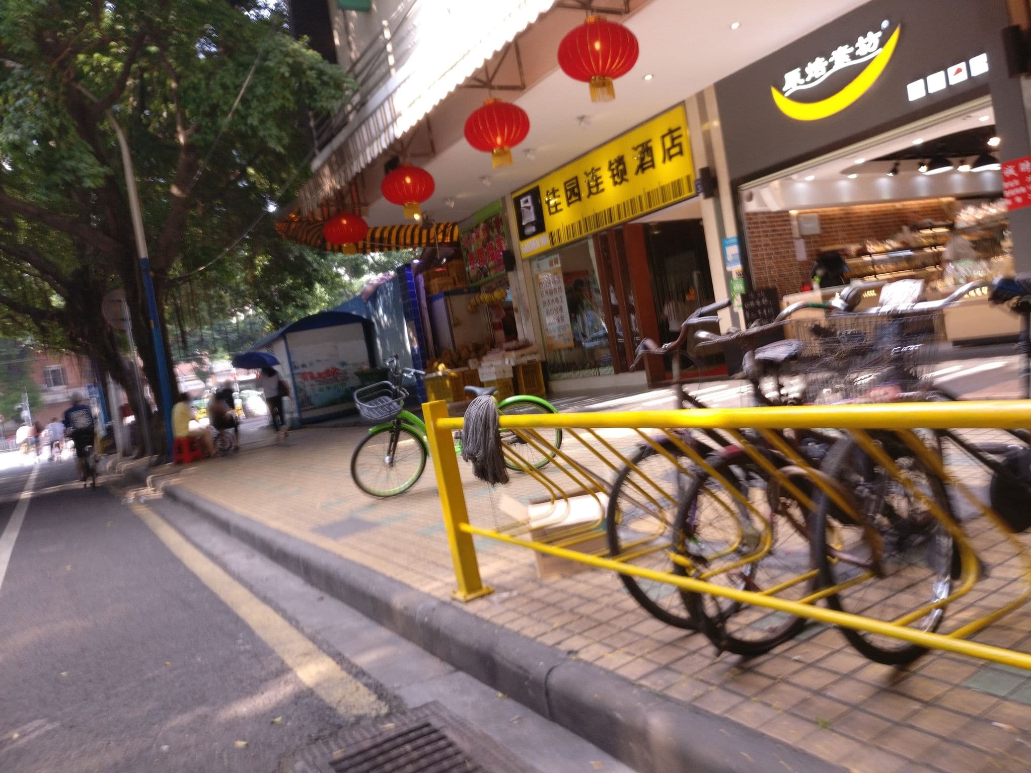 Street view near Jia Yu Hotel, Guangzhou — © aleung (CC BY-SA · Mapillary)