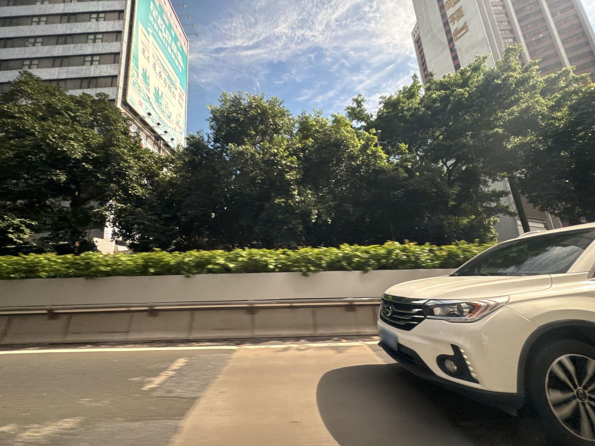 Street view near 亚洲国际大酒店, Guangzhou — © filipb (CC BY-SA · Mapillary)