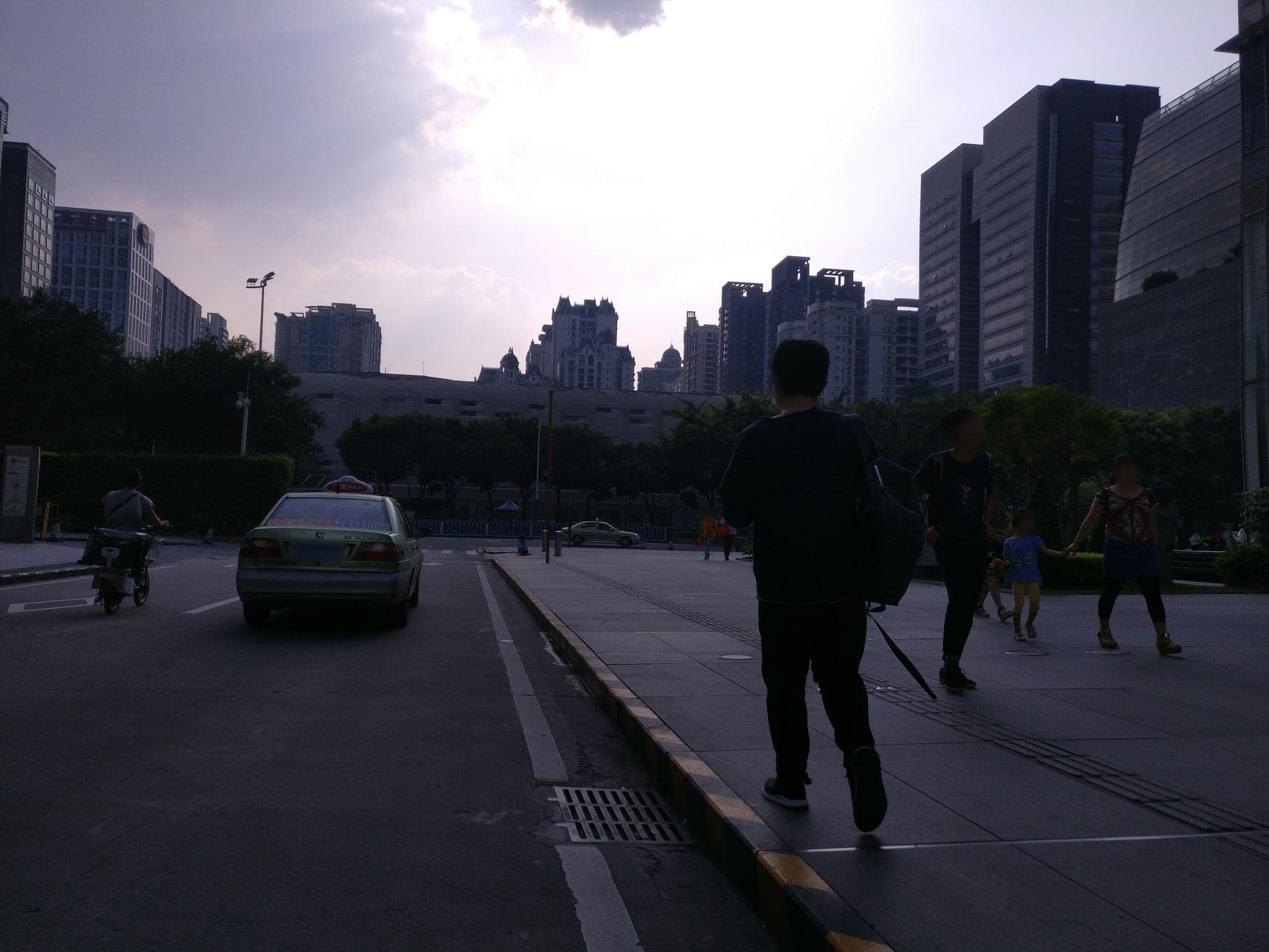 Street view near 品晶.铂林酒店公寓, Guangzhou — © aleung (CC BY-SA · Mapillary)
