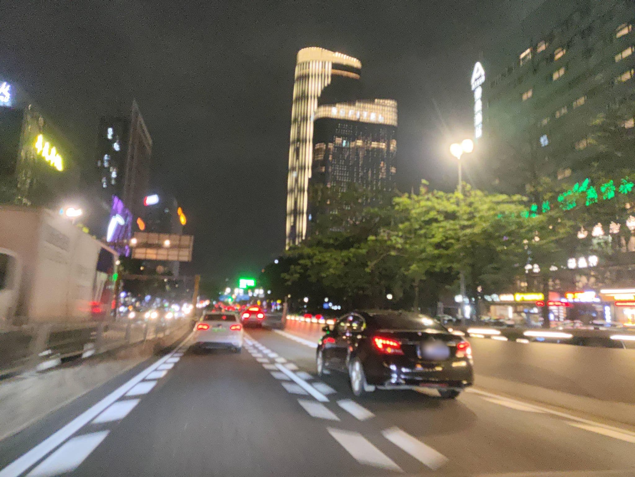 Street view near 维也纳酒店（广州大道天龙店）| Vienna Hotel(Guangzhou Avenue Tianlong Branch), Guangzhou — © Segment3464 (CC BY-SA · Mapillary)