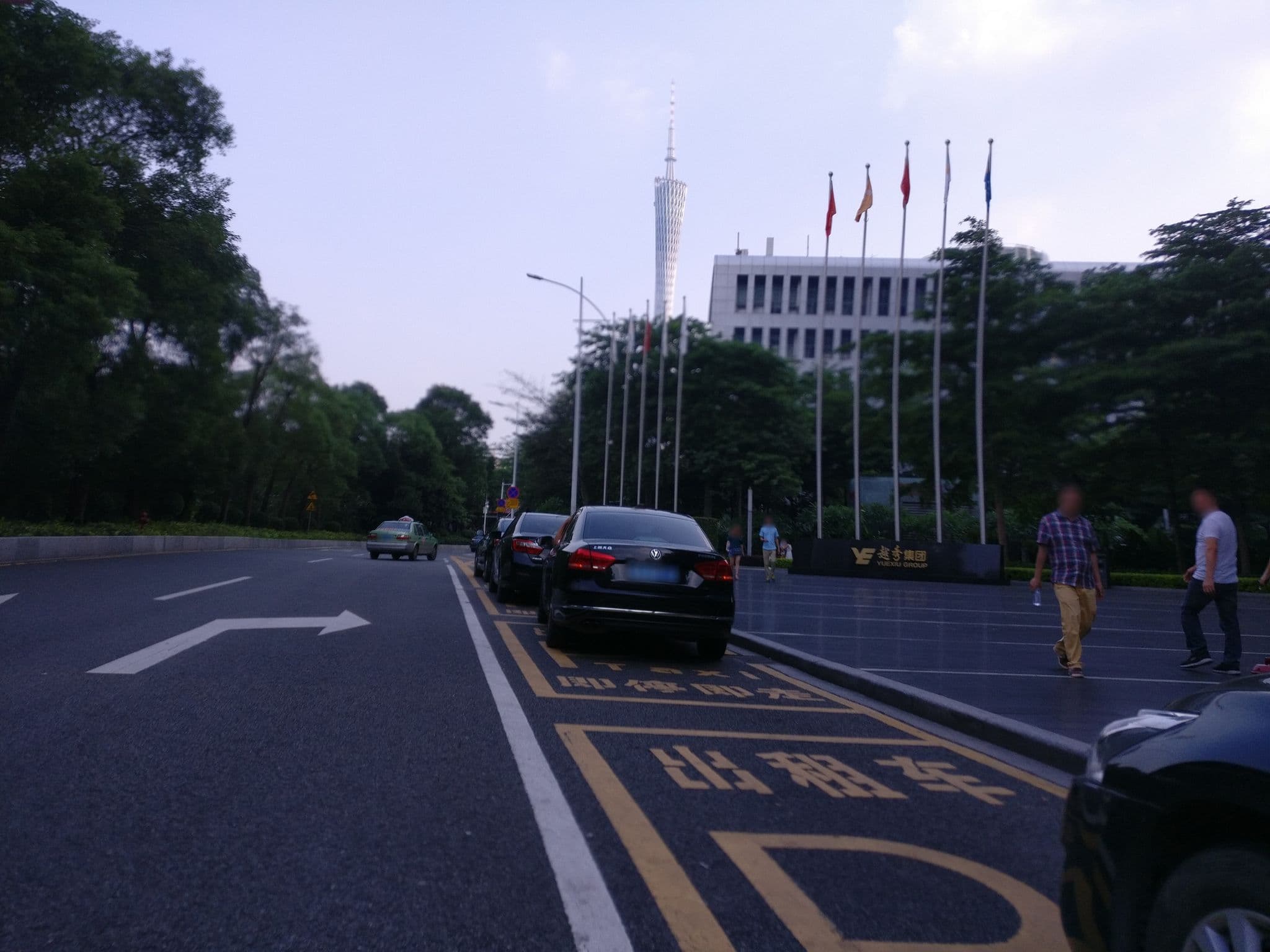 Street view near 广州慢云.港润双城国际公寓, Guangzhou — © aleung (CC BY-SA · Mapillary)