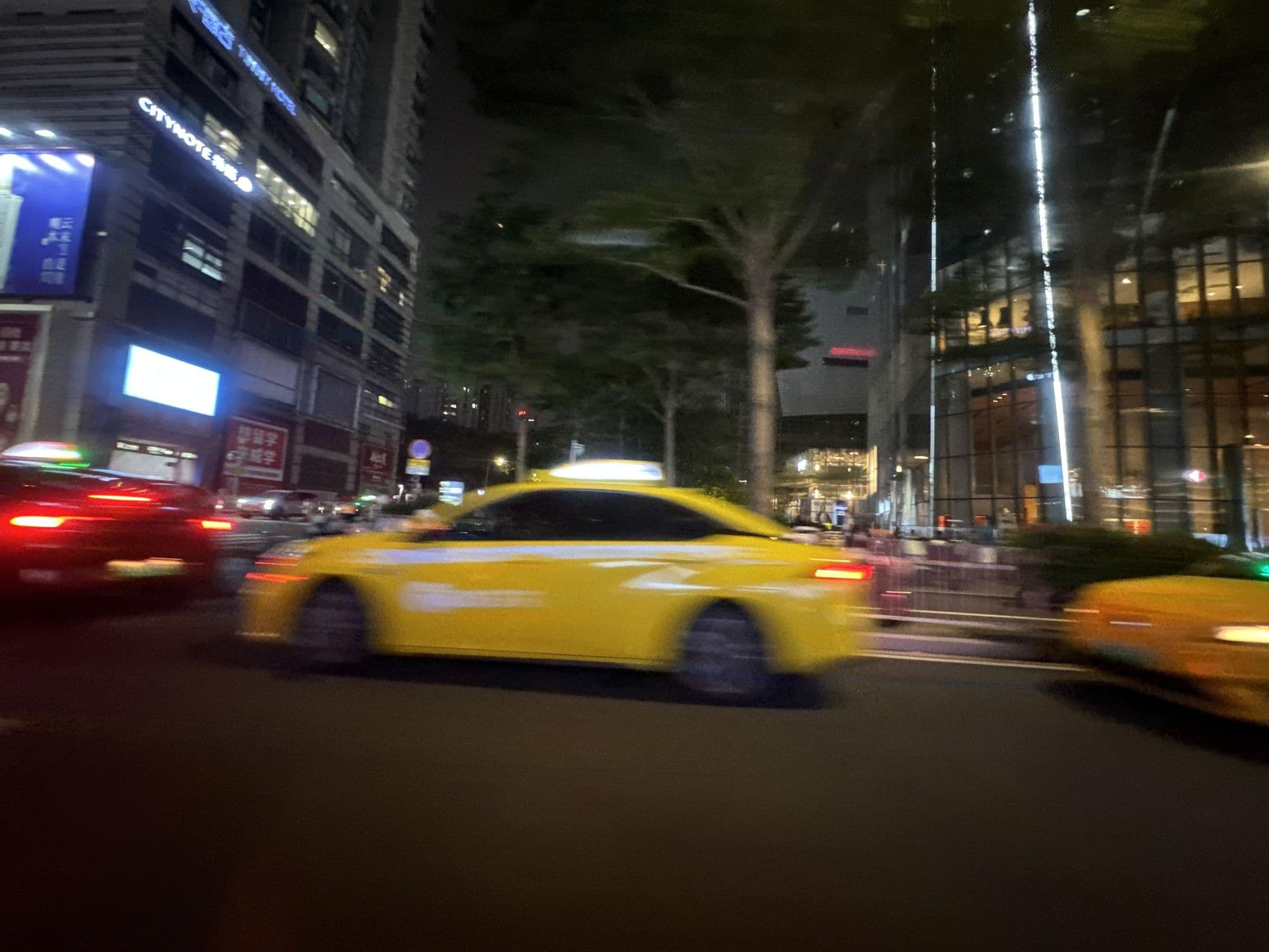 Street view near Fraser Suites Guangzhou Swimming Pool, Guangzhou — © filipb (CC BY-SA · Mapillary)