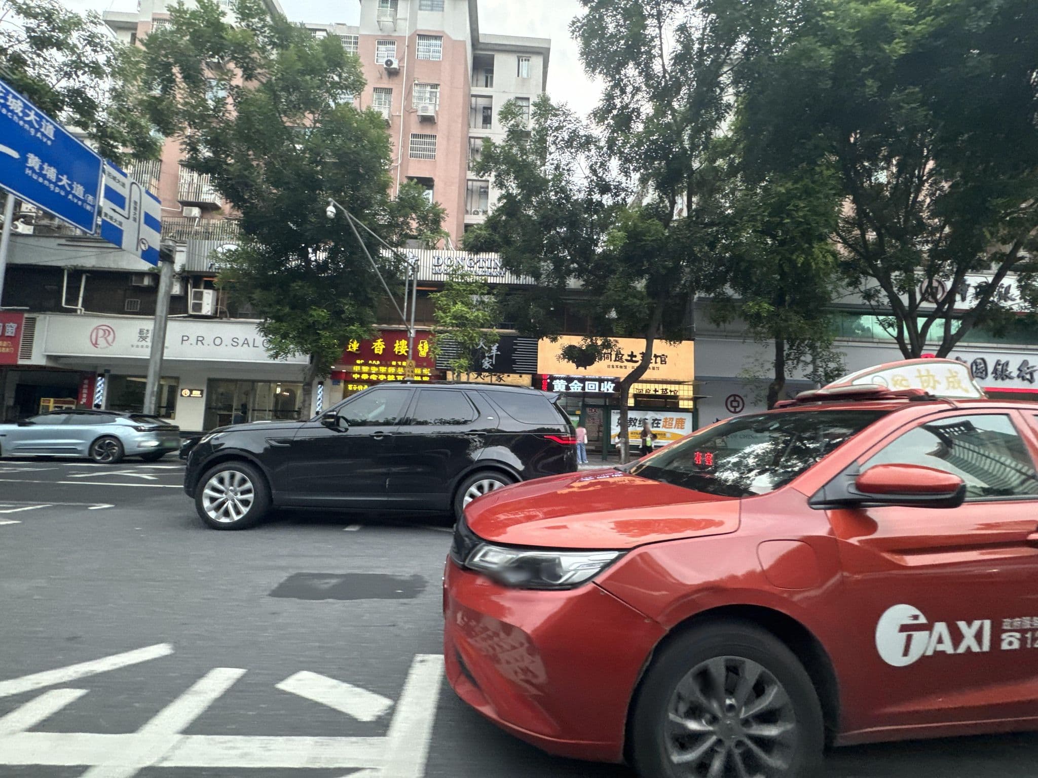 Street view near Mandarin Oriental Residence, Guangzhou — © filipb (CC BY-SA · Mapillary)