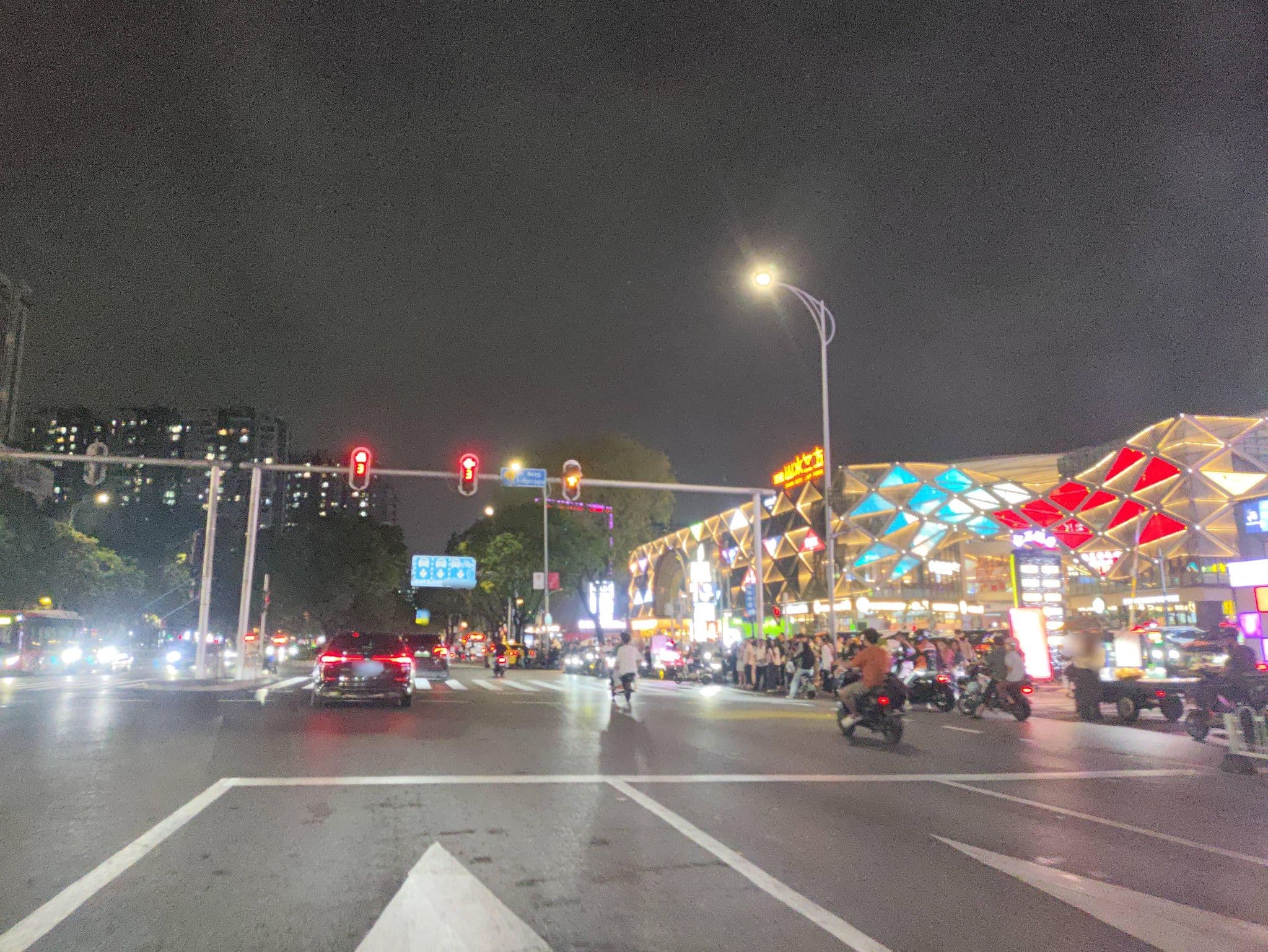 Street view near Home Inn Hotel, Guangzhou — © Segment3464 (CC BY-SA · Mapillary)