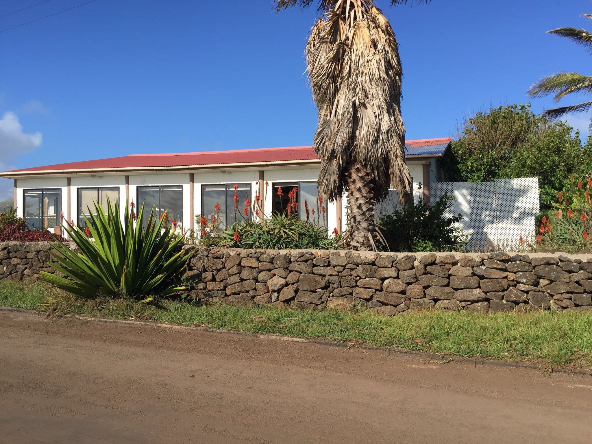 Street view near Residencial Apina Tupuna, Hanga Roa — © lyonwj (CC BY-SA · Mapillary)