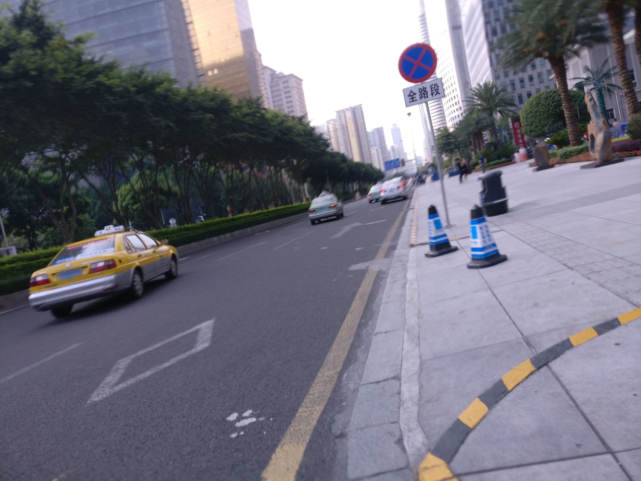 Street view near 广州珠江新城柏悦公寓, Guangzhou — © aleung (CC BY-SA · Mapillary)