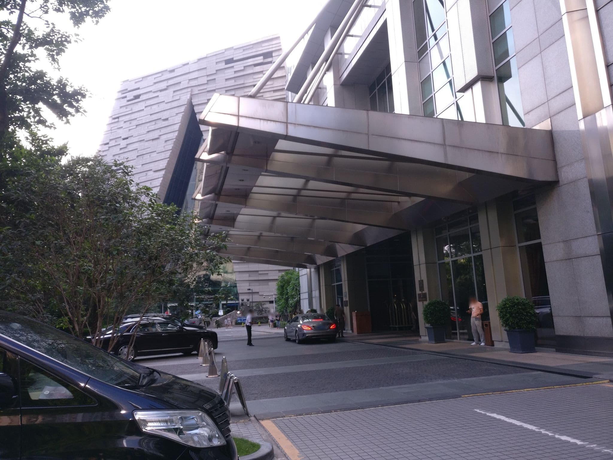 Street view near Room 2028 Ritz Carlton Hotell, Guangzhou — © aleung (CC BY-SA · Mapillary)