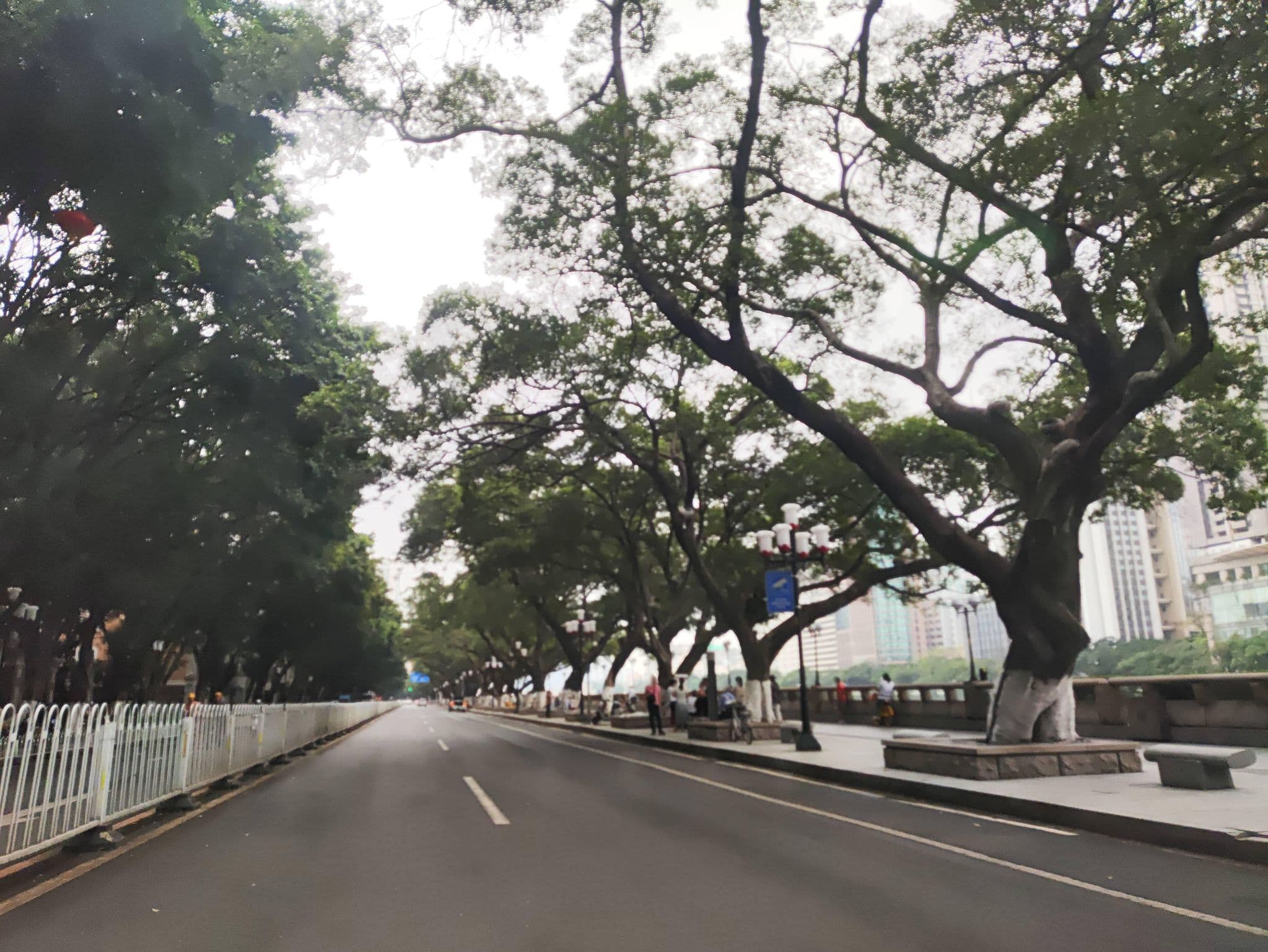 Street view near 广东大酒店 (Guang Dong Hotel), Guangzhou — © Segment3464 (CC BY-SA · Mapillary)