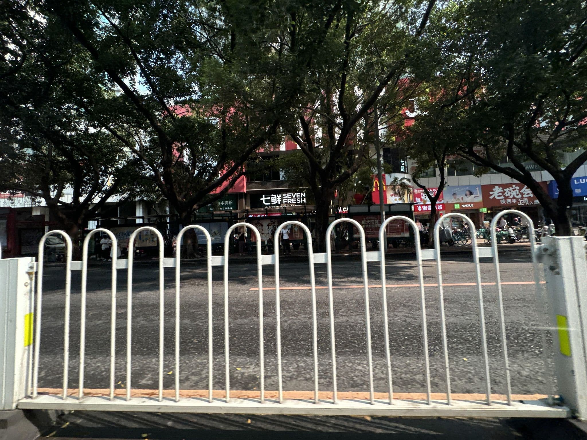 Street view near 嘉逸国际酒店 Grand International Hotel, Guangzhou — © filipb (CC BY-SA · Mapillary)
