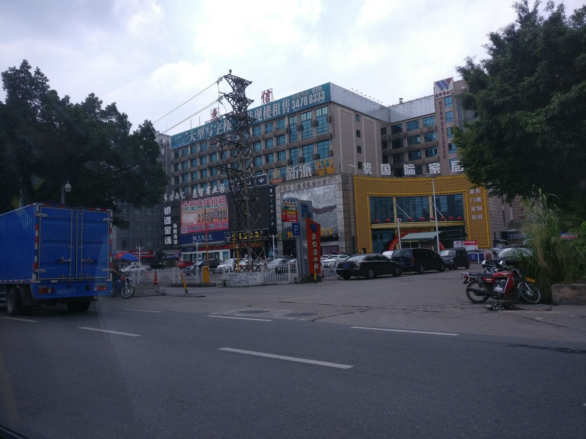 Street view near White Palace Hotel, Shiqiao — © aleung (CC BY-SA · Mapillary)