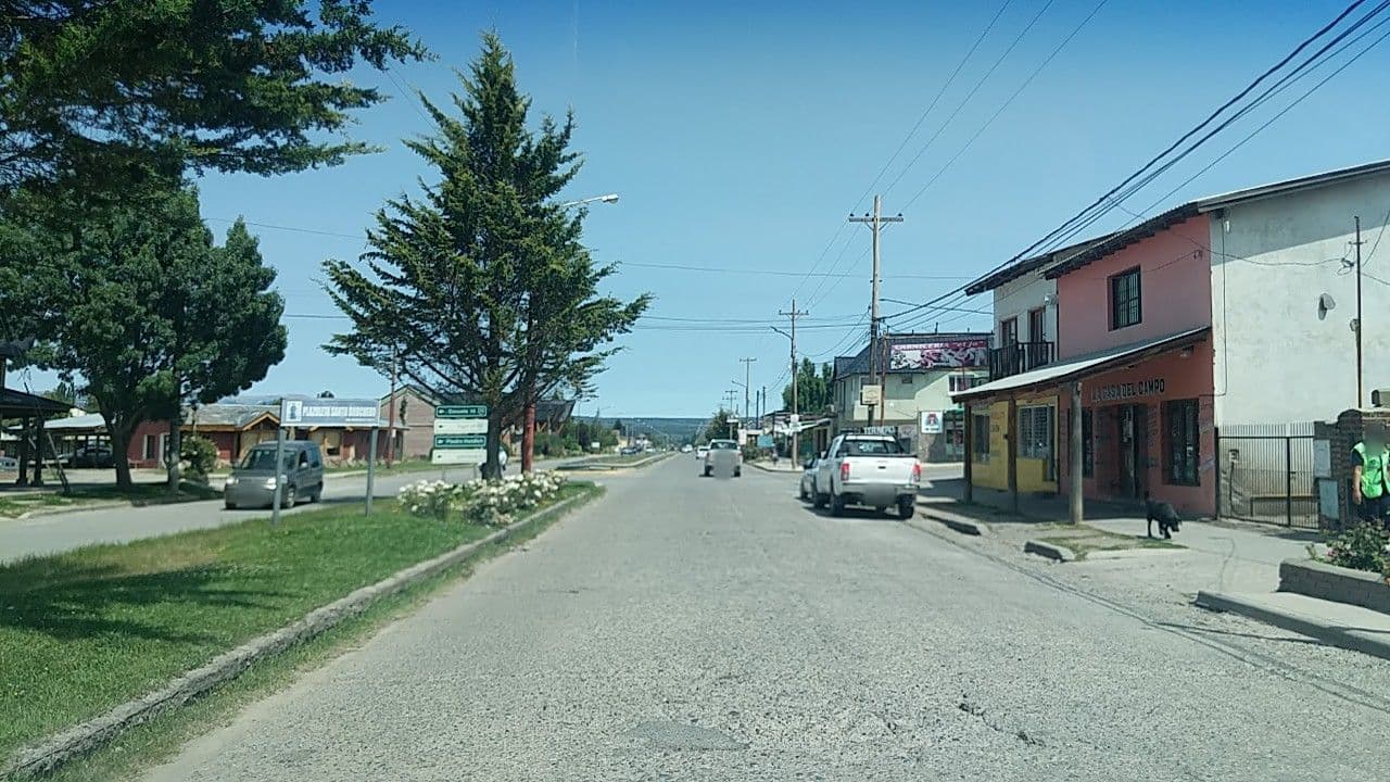 Street view near El Vergel, Trevelin — © v987412 (CC BY-SA · Mapillary)