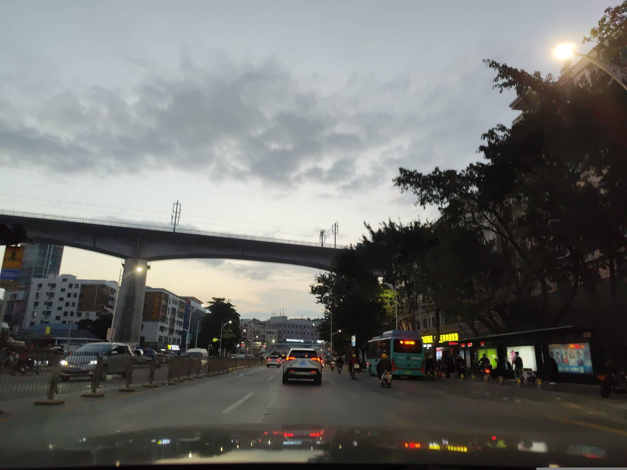 Street view near Shuitian Business Hotel, Niulanwo — © Obanazawa_Kuri (CC BY-SA · Mapillary)