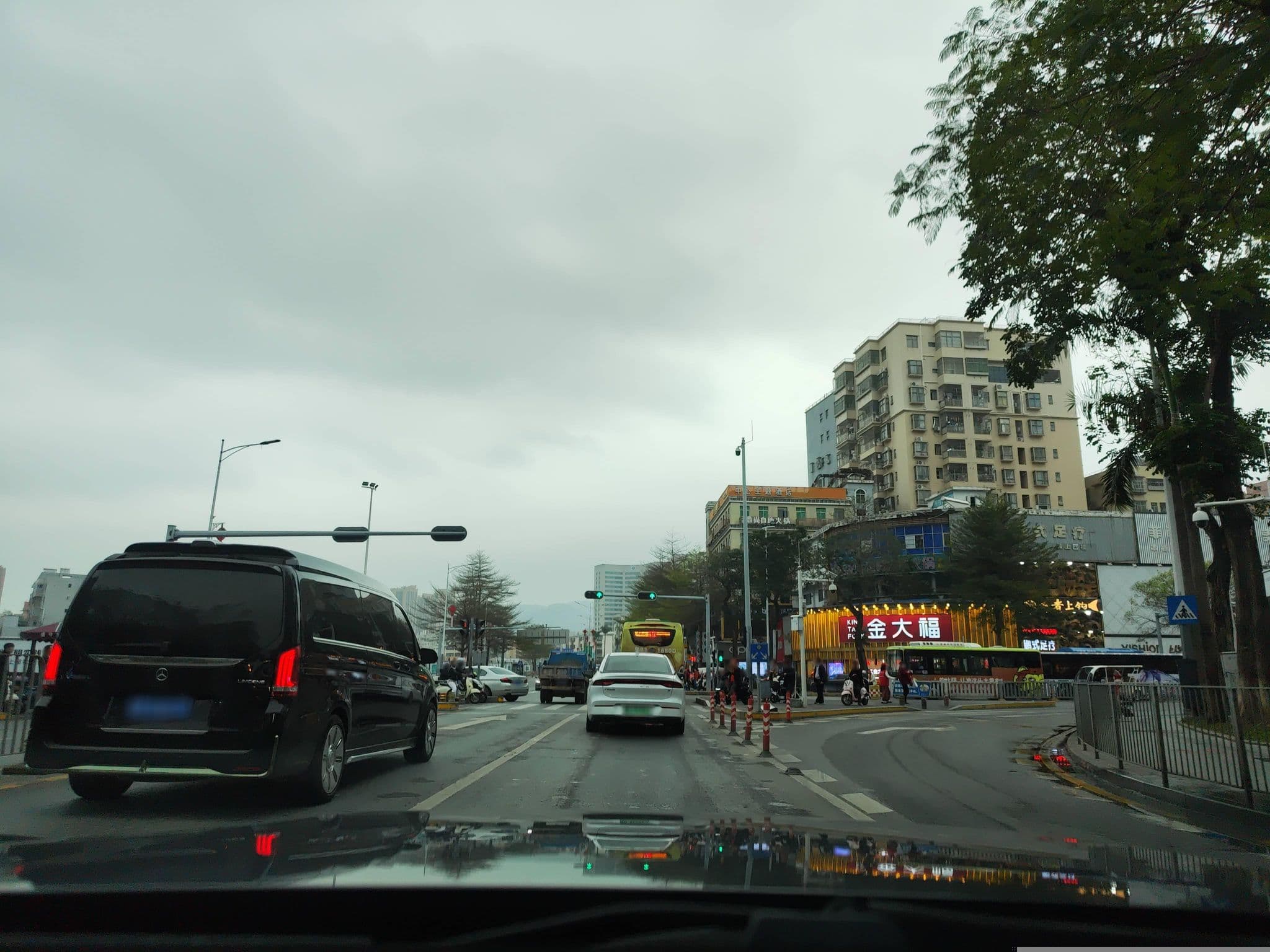 Street view near 深圳石岩愉园大酒店, Niulanwo — © Obanazawa_Kuri (CC BY-SA · Mapillary)