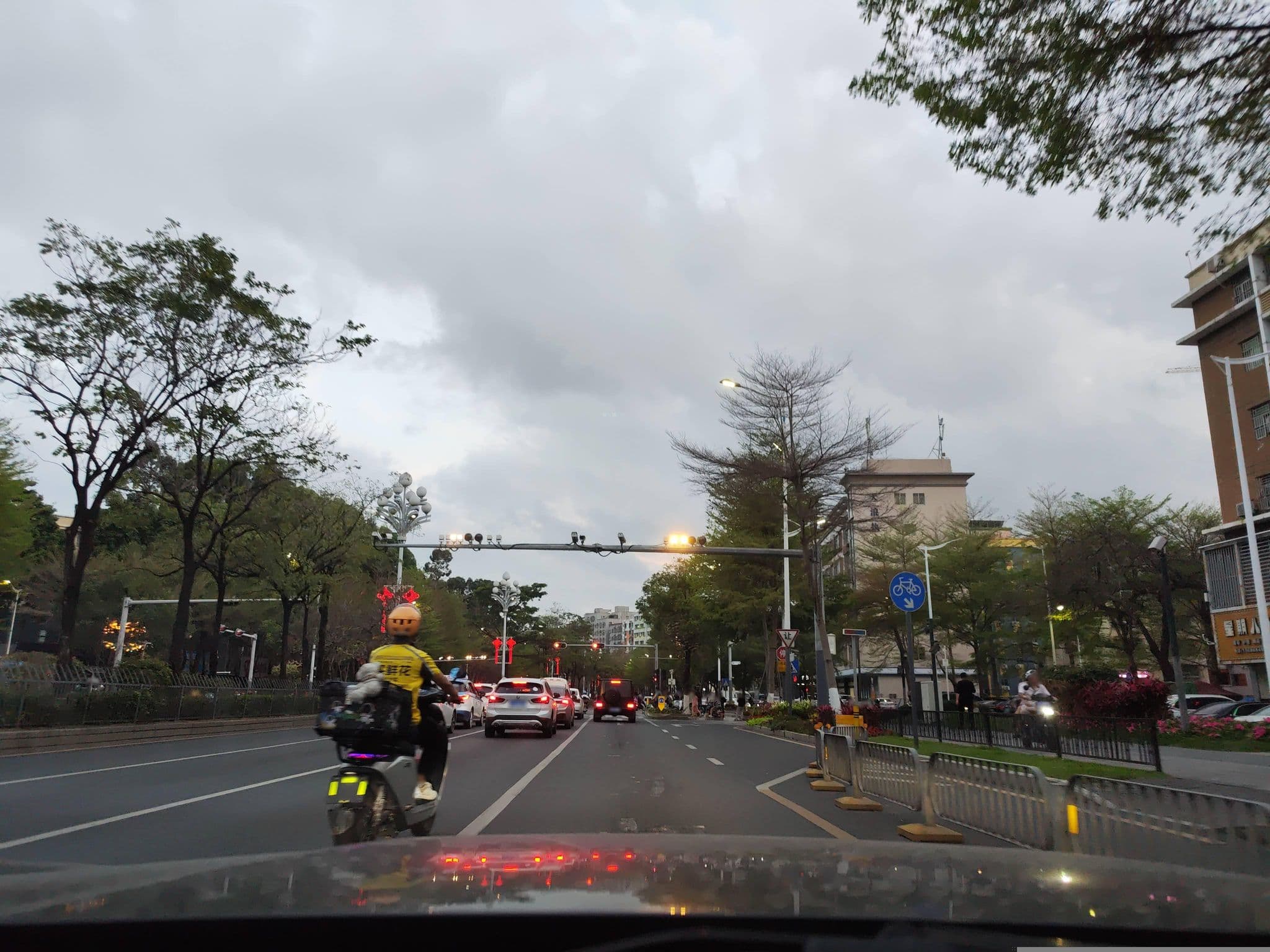 Street view near 深圳新宝城龙轩大酒店, Niulanwo — © Obanazawa_Kuri (CC BY-SA · Mapillary)